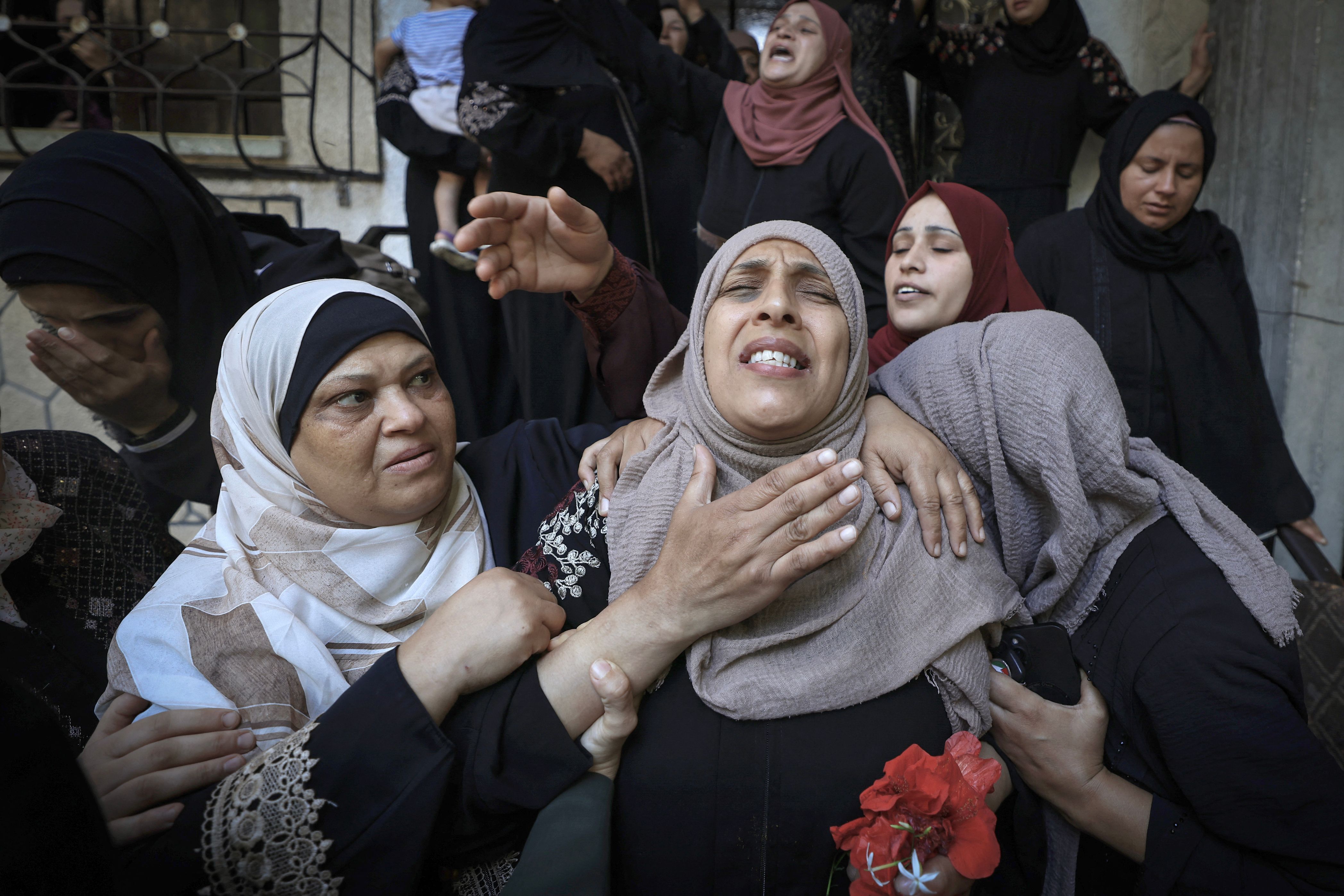 من تشييع الشهيد مجدي غباين بغزة .. تصوير: "الفرنسية"