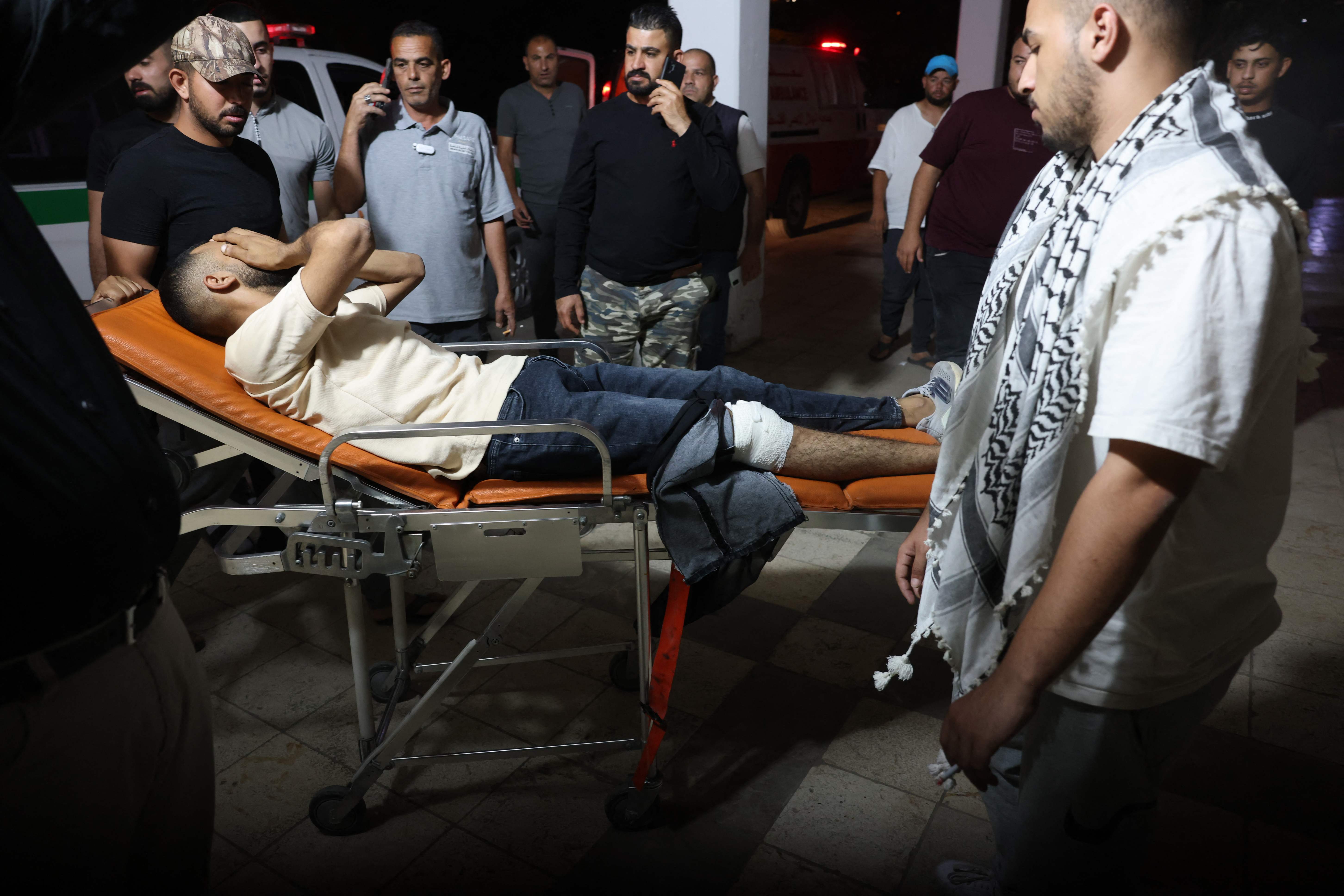 إصابات خلال عملية الاحتلال في مخيم عقبة جبر بأريحا .. تصوير: "الفرنسية"
