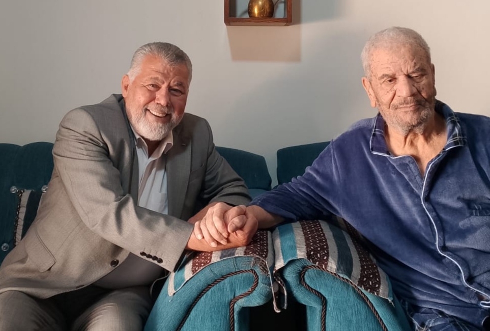 السفير نظمي حزوري يزور الأستاذ محمد الصالح  مشيداً بدوره التربوي والاجتماعي