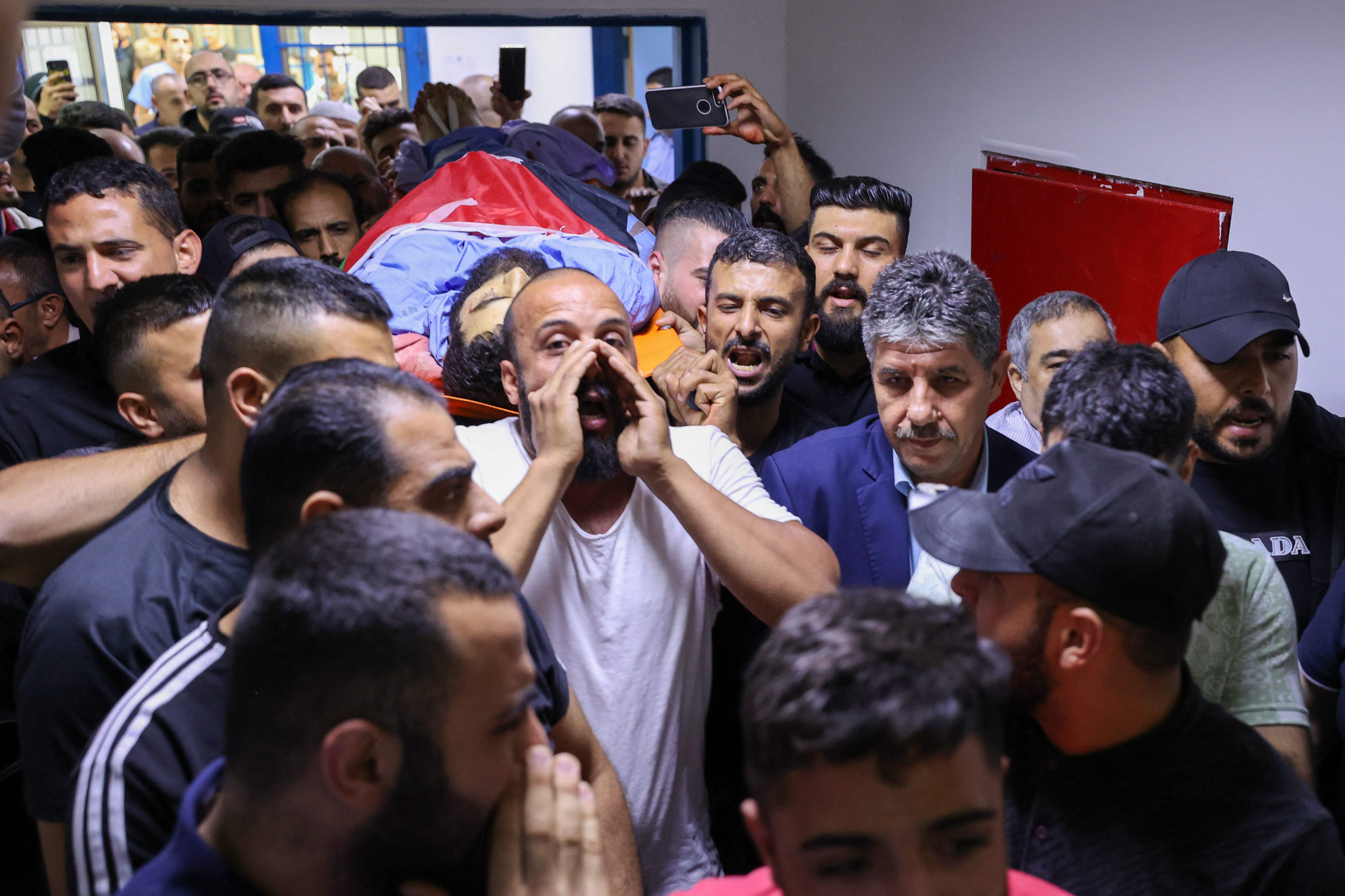 من وداع الشهيد علي حسن حرب في سلفيت .. تصوير: "الفرنسية"