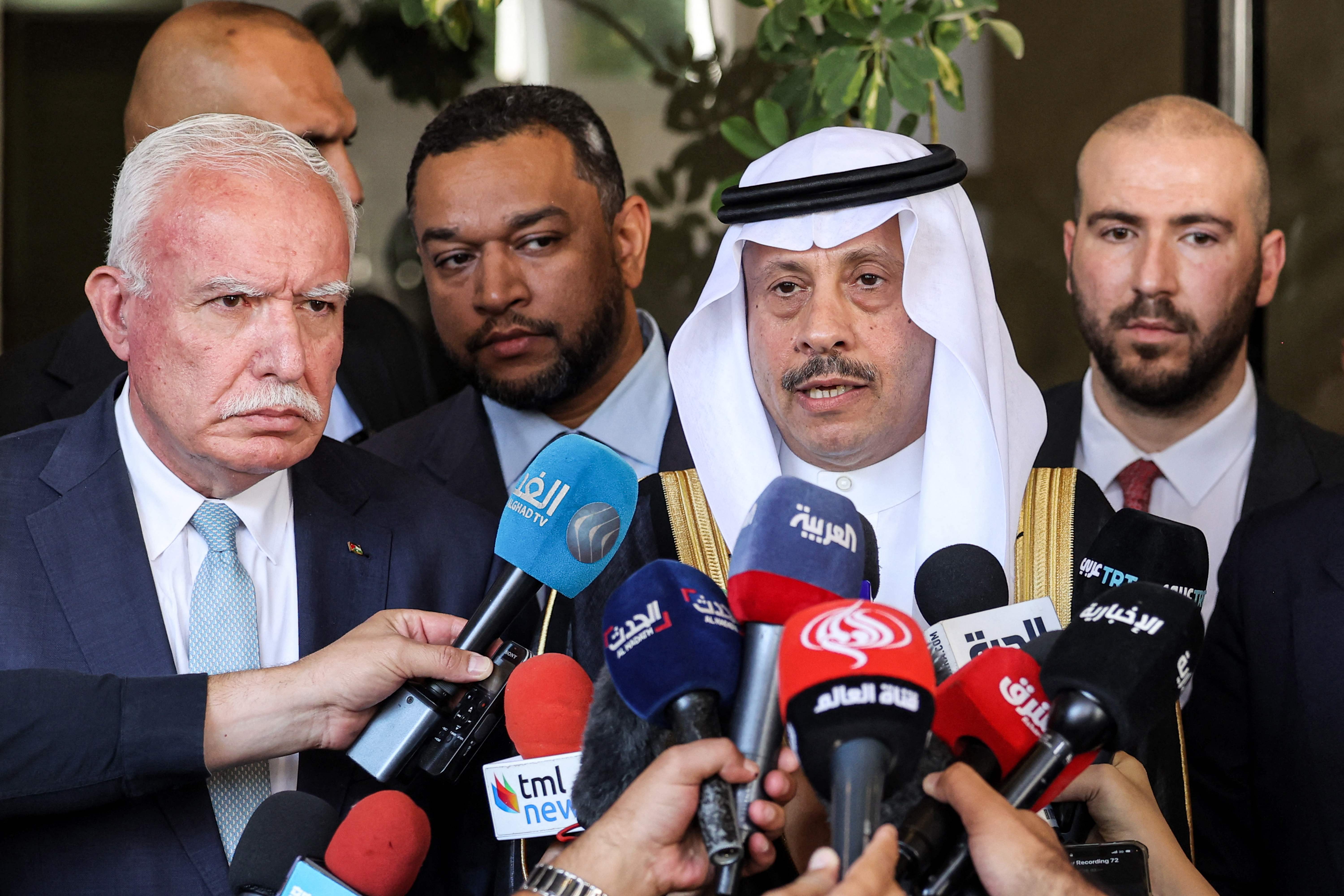 السفير السعودي نايف السديري في زيارة تاريخية لفلسطين .. تصوير: "الفرنسية"