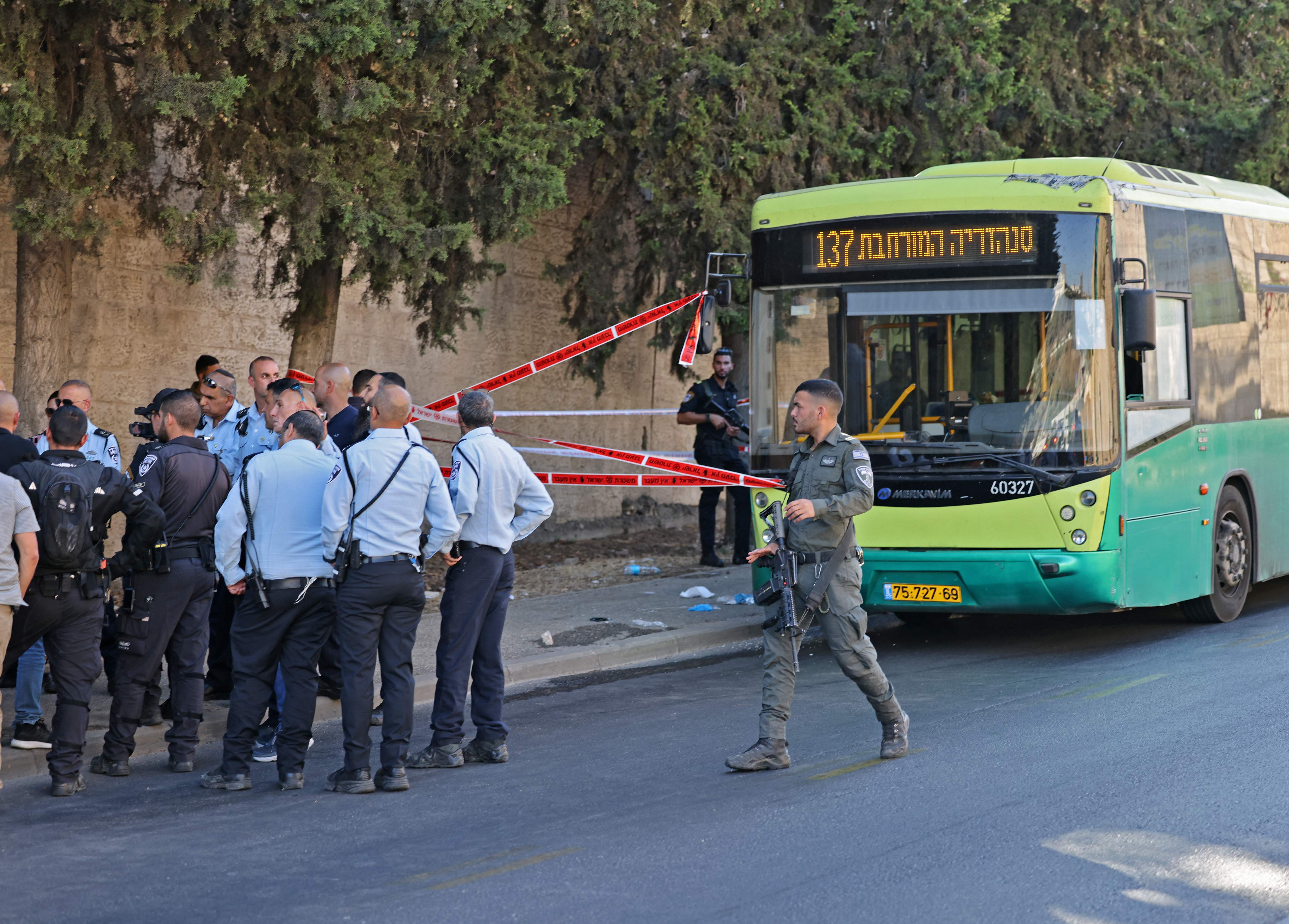 من مكان عملية طعن مستوطن في القدس المحتلة .. تصوير: "الفرنسية"