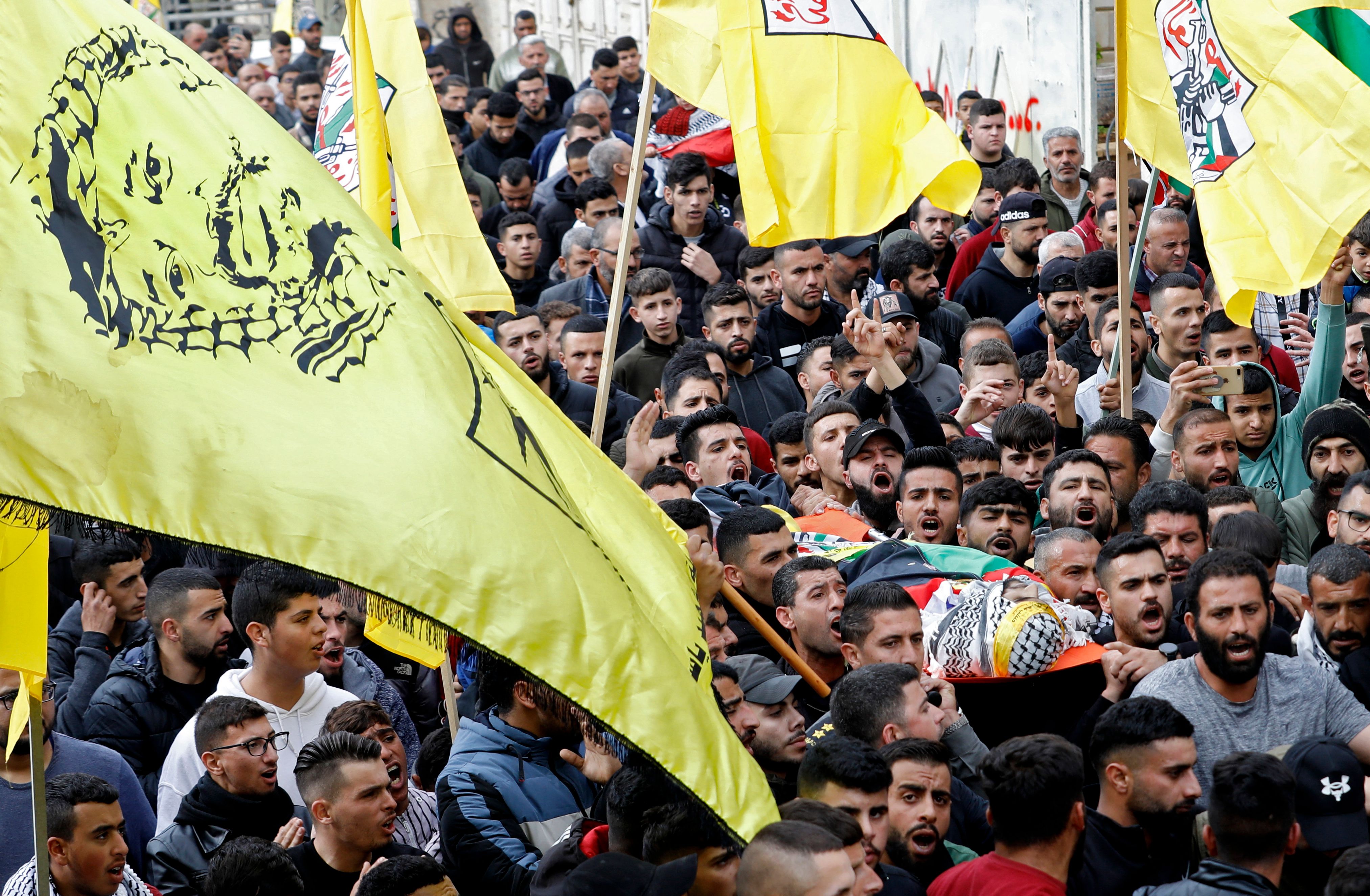 من تشييع الشهيد رائد النعسان في المغير برام الله .. تصوير: "الفرنسية"