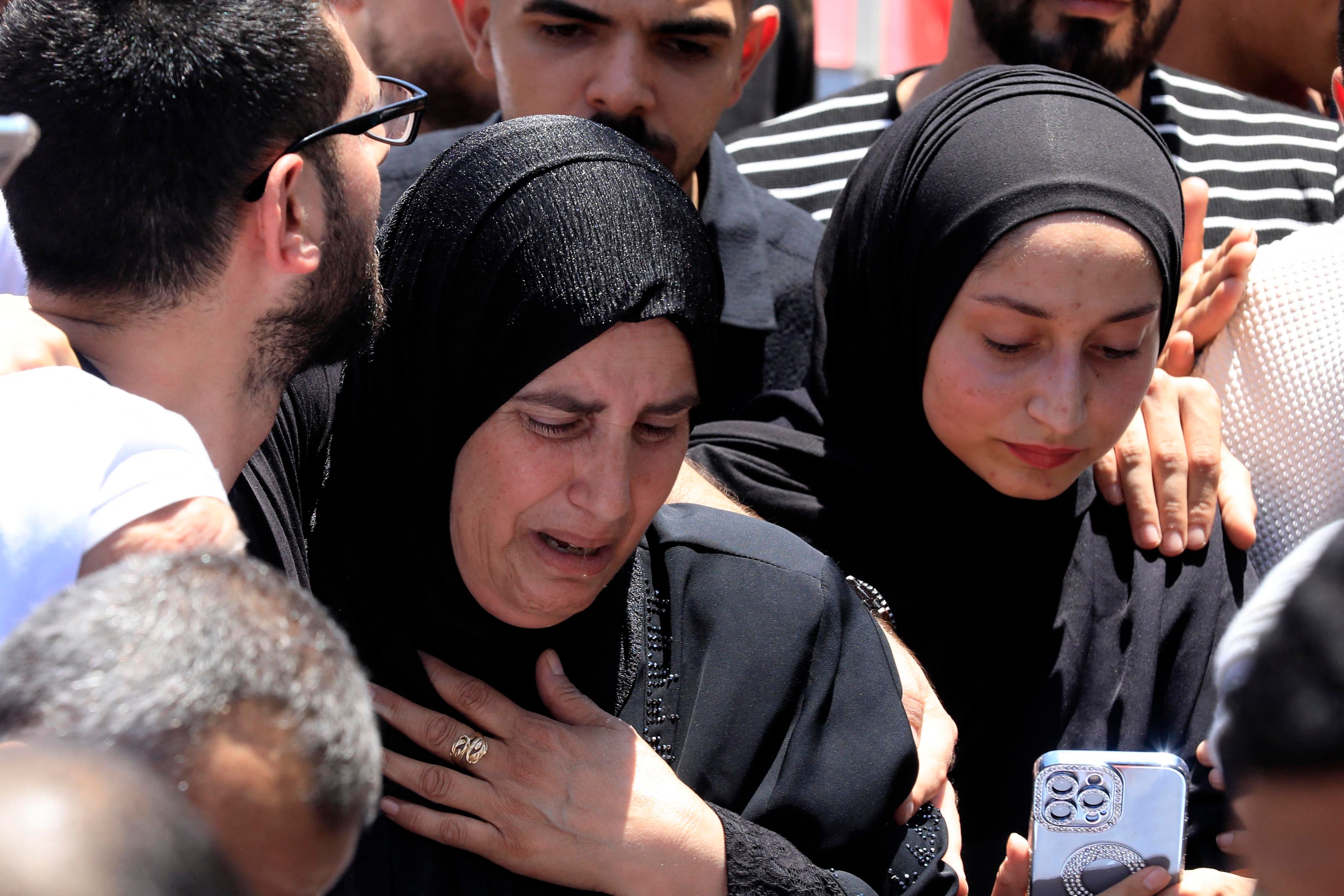 من تشييع الشهيدين حمزة مقبول وخيري شاهين في نابلس .. تصوير: "الفرنسية"