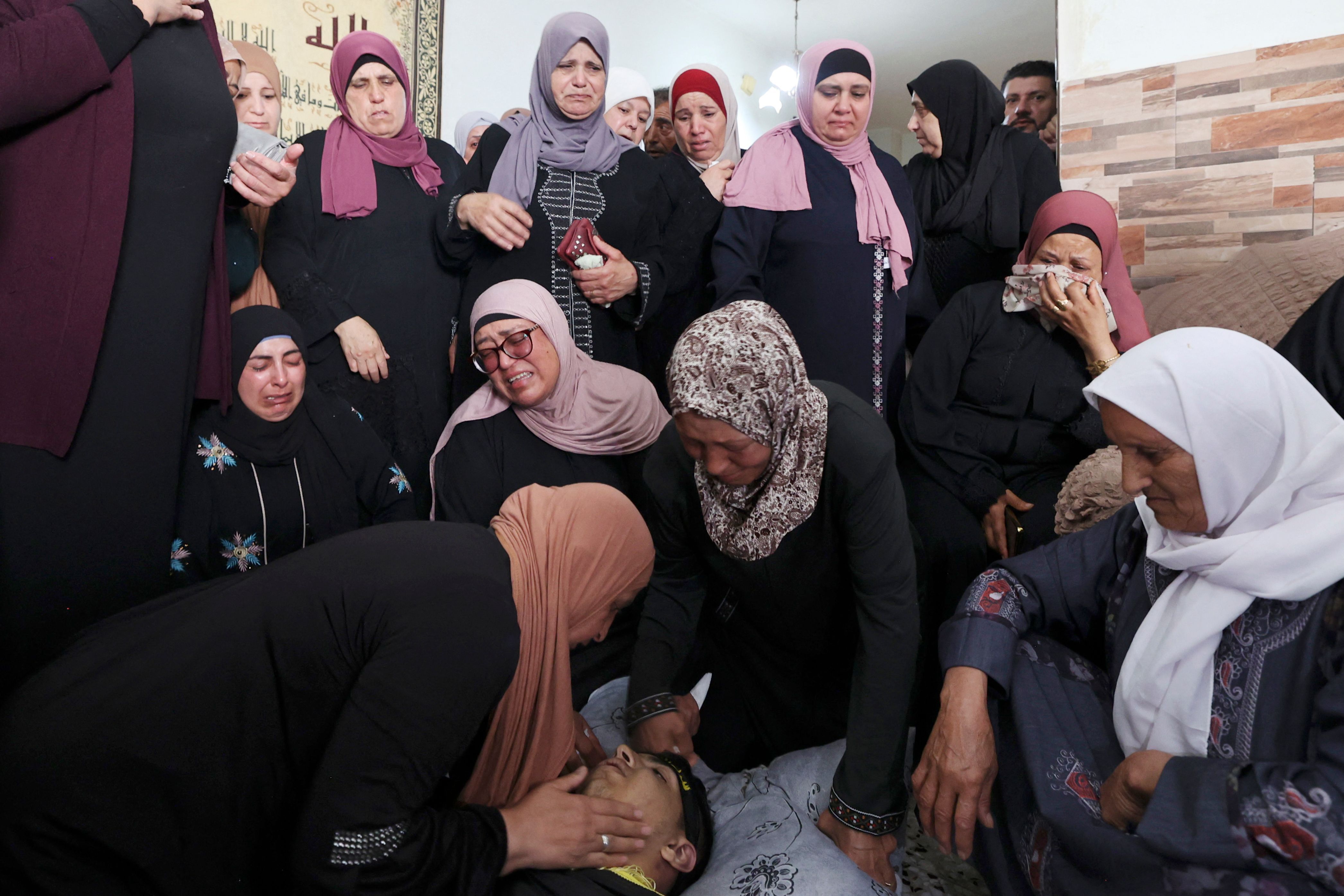 من تشييع الشهيد ضرار الكفريني في جنين .. تصوير: "الفرنسية"