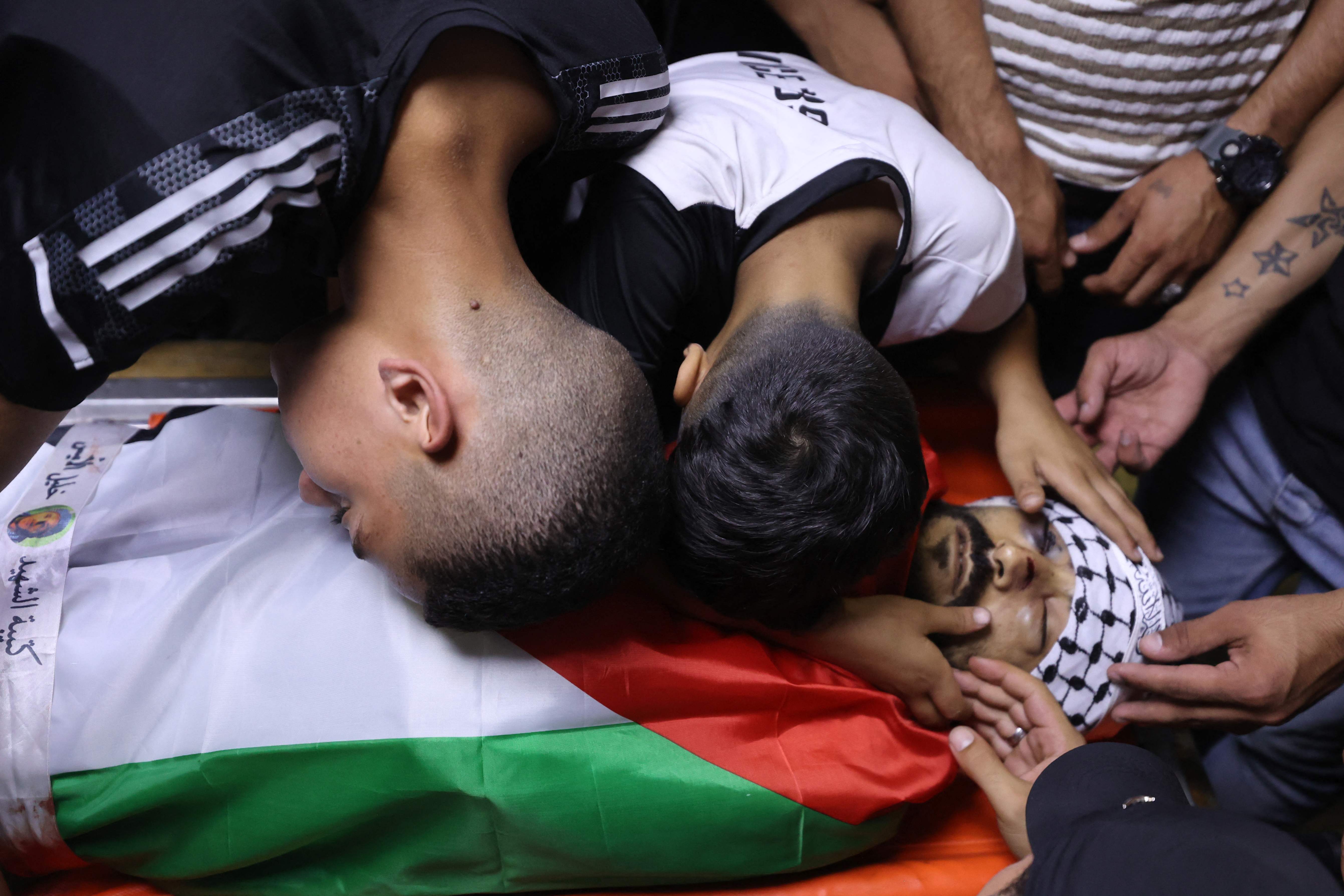 من تشييع اللشهيد أمير خليفة في نابلس .. تصوير: "الفرنسية"