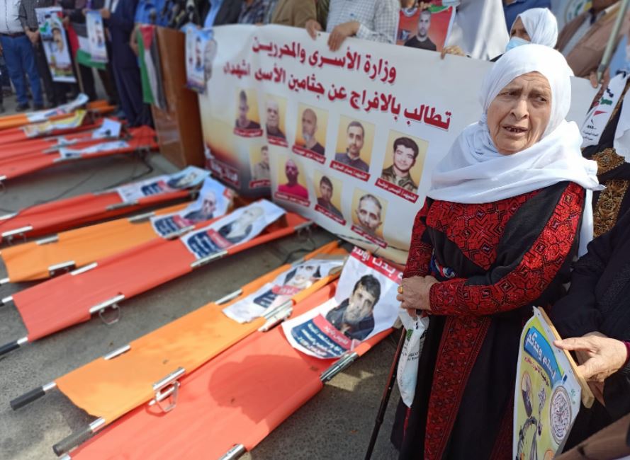  غزة: وقفة للمطالبة باسترداد جثامين الشهداء الأسرى 