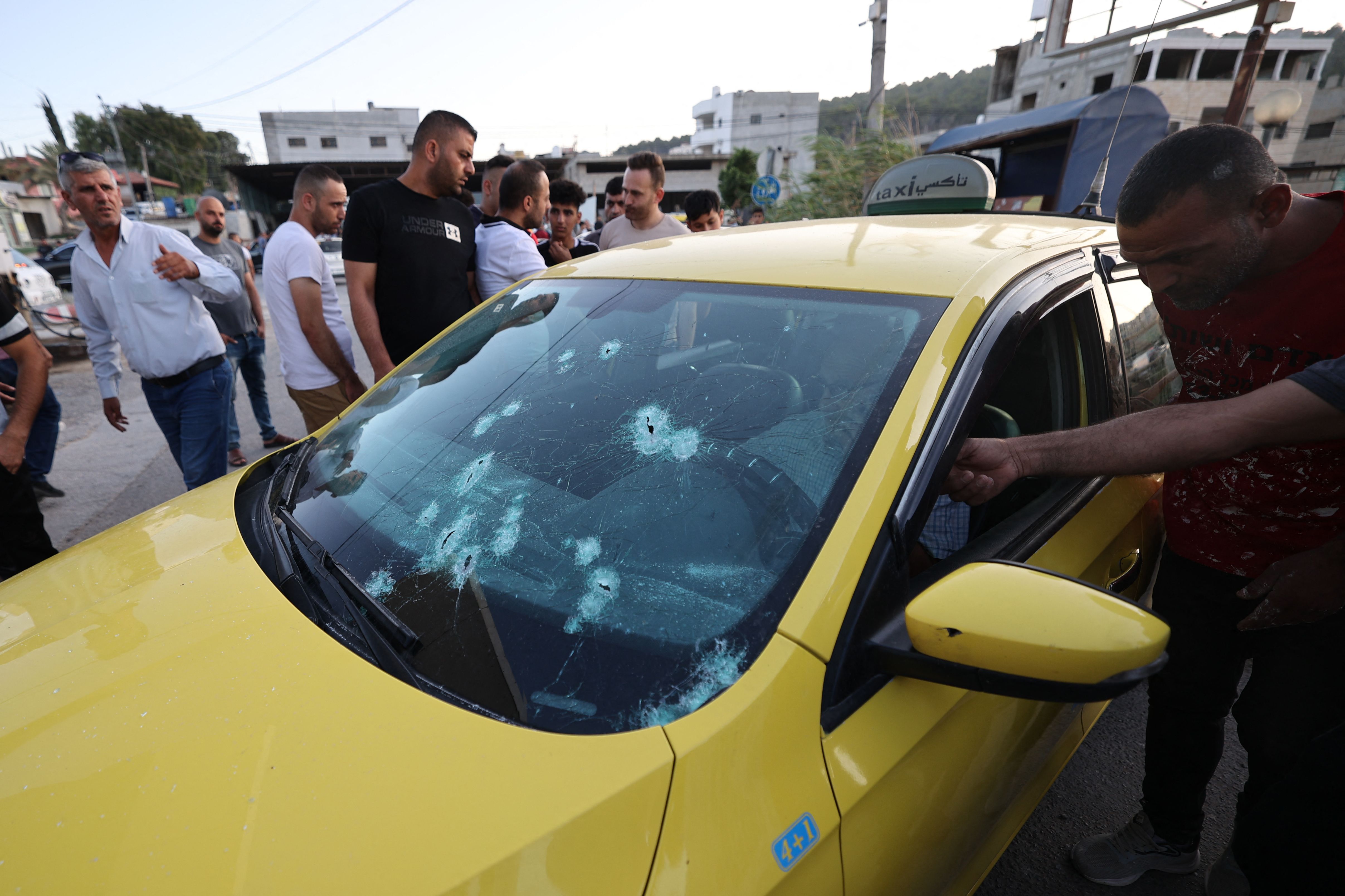 من مكان استشهاد الشاب خالد صباح في طوباس بعد تنفيذه عملية إطلاق نار قرب مستوطنة عيلي .. تصوير: "الفرنسية"