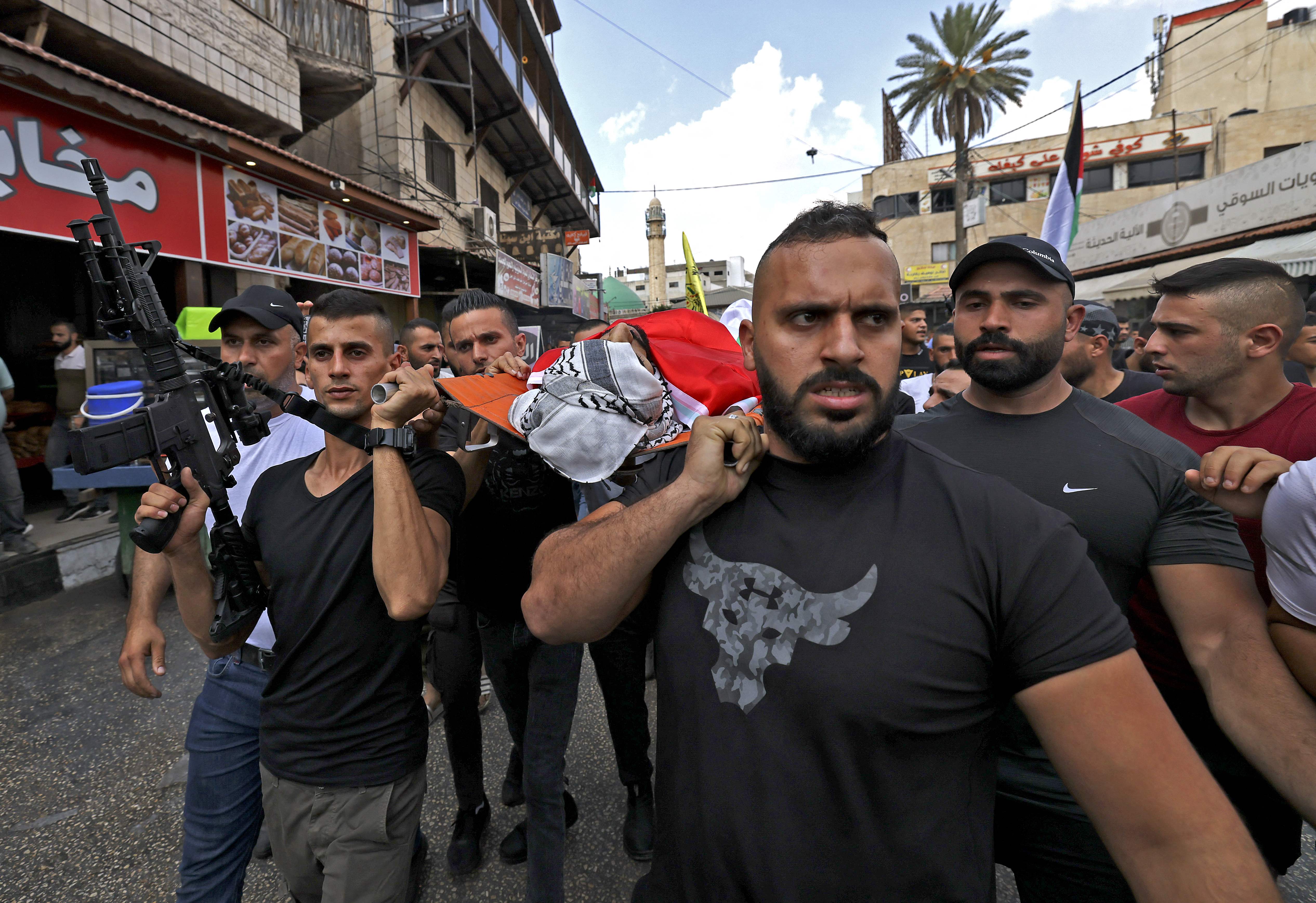 تشييع الشهيد محمد سباعنة في جنين .. تصوير: "الفرنسية"