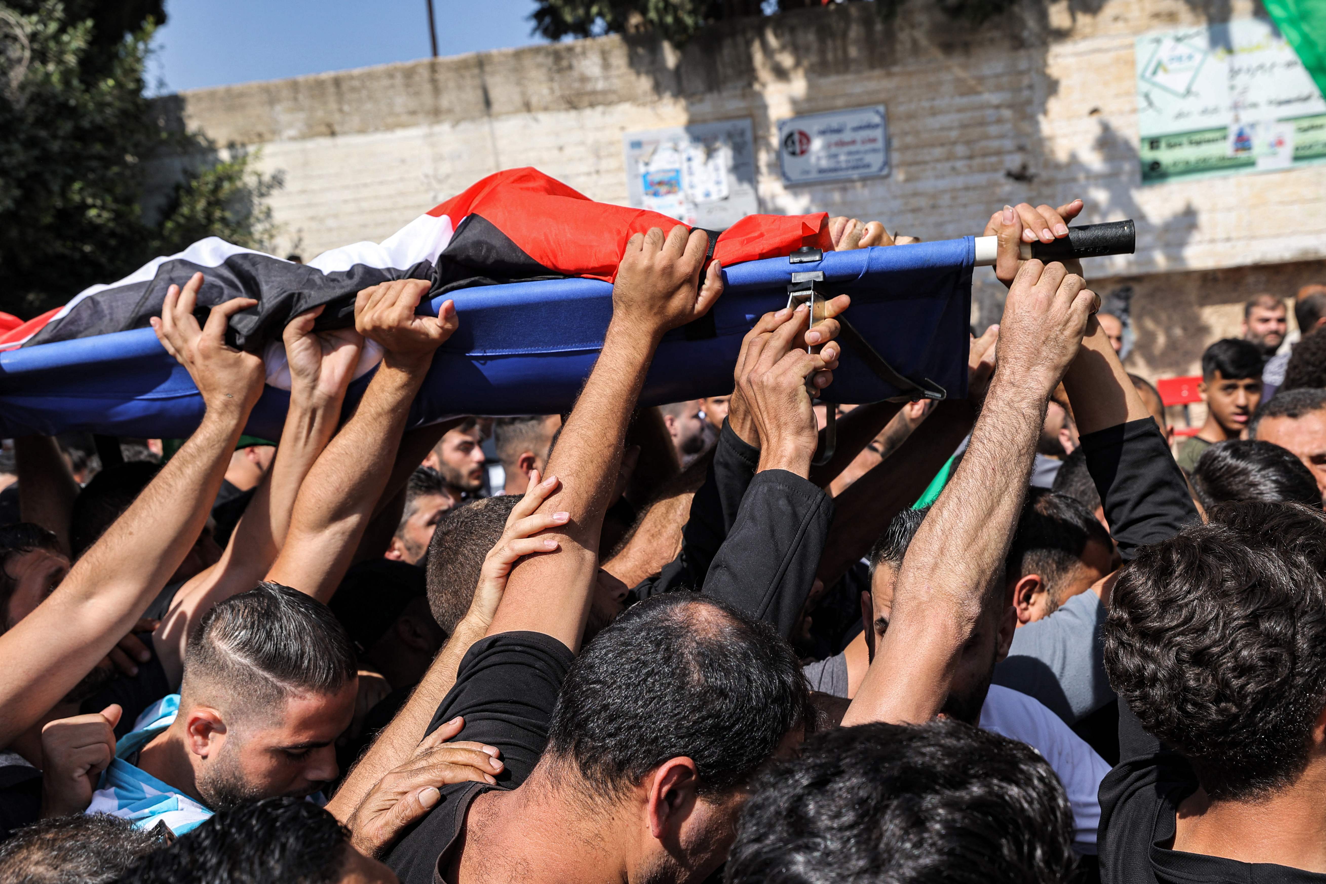 من وداع وتشييع الشهيد مجاهد داوود في سلفيت .. تصوير: "الفرنسية"