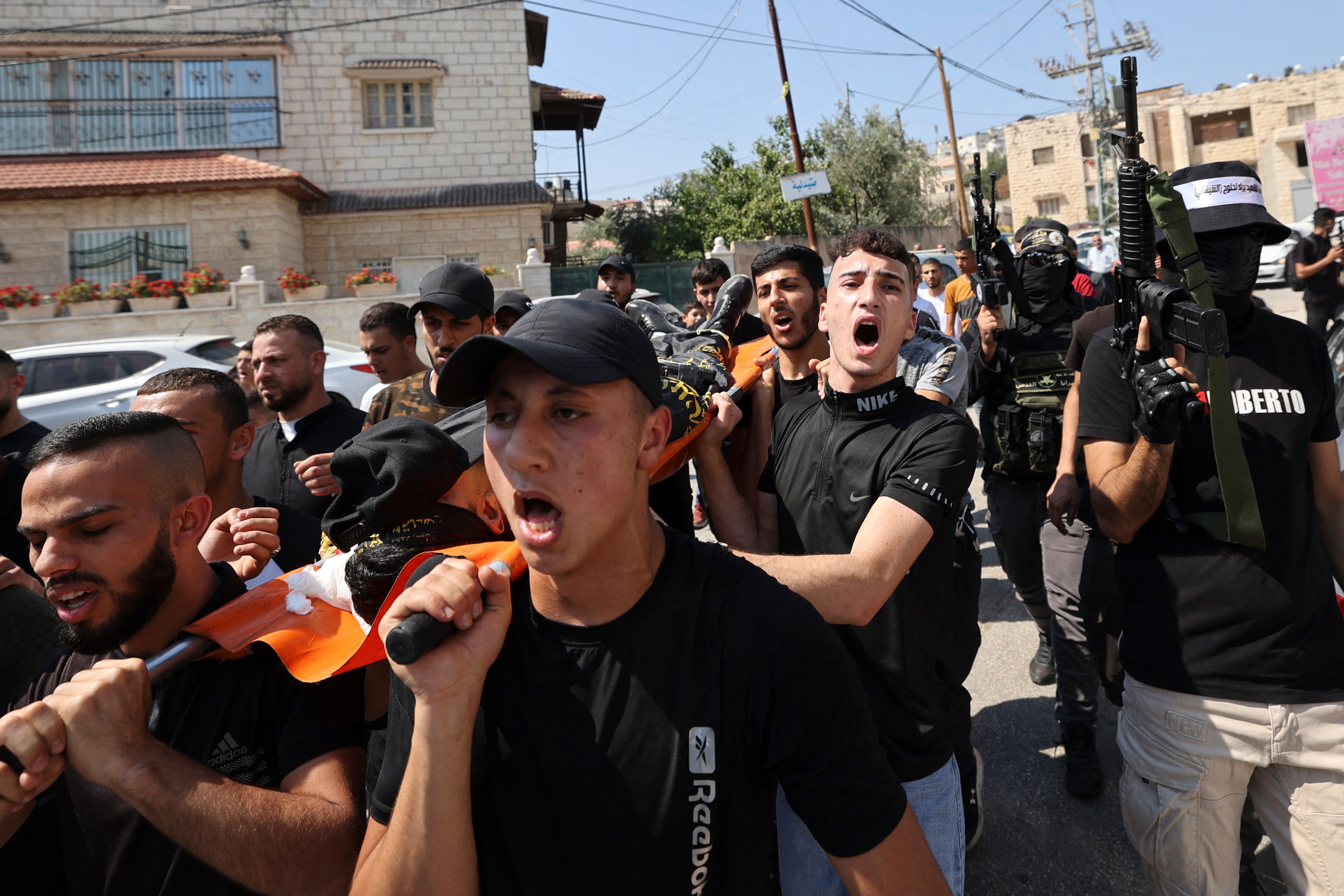 من تشييع الشهيد ضرار الكفريني في جنين .. تصوير: "الفرنسية"