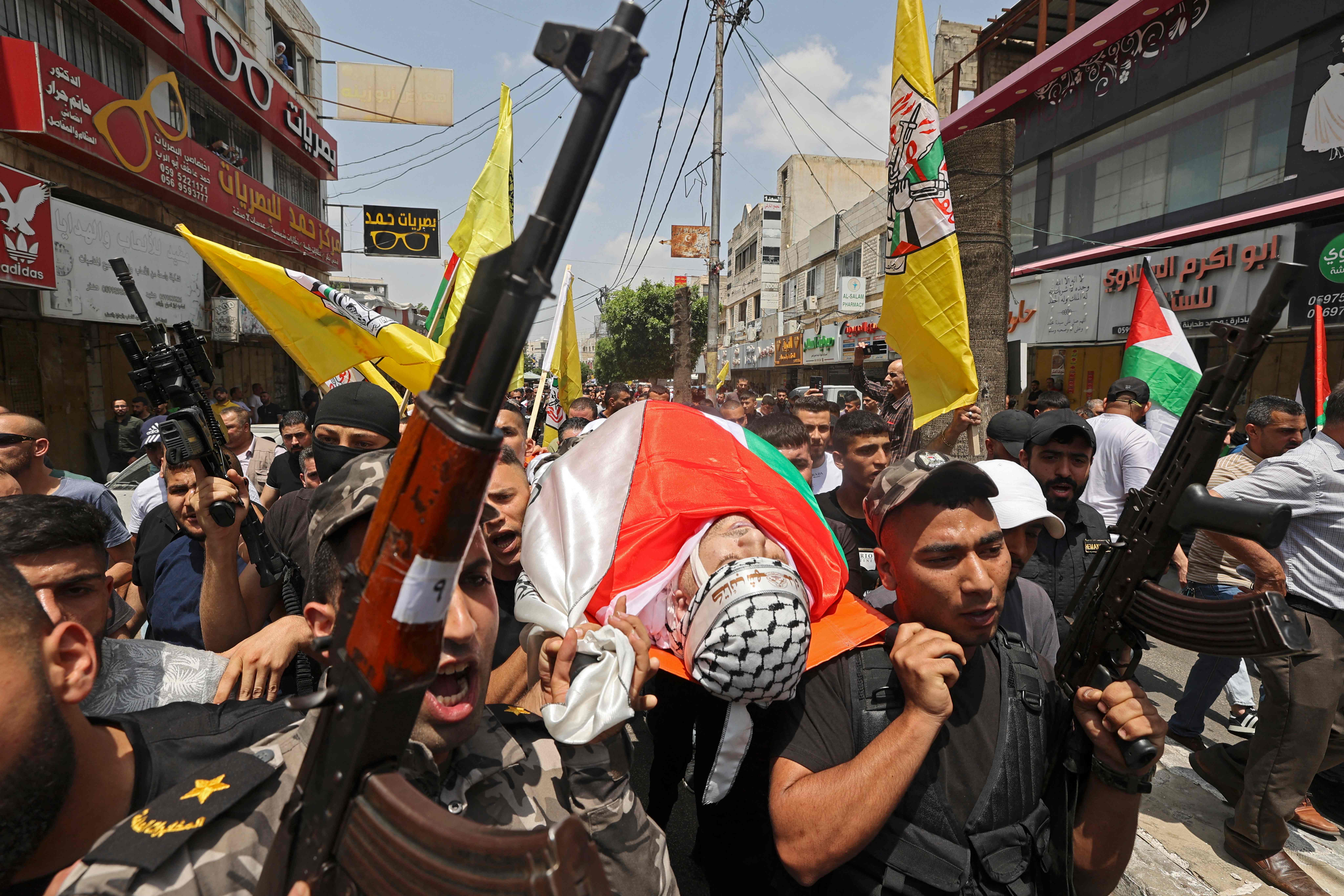 تشييع جثمان الشهيد أشرف ابراهيم في جنين .. تصوير: "الفرنسية"