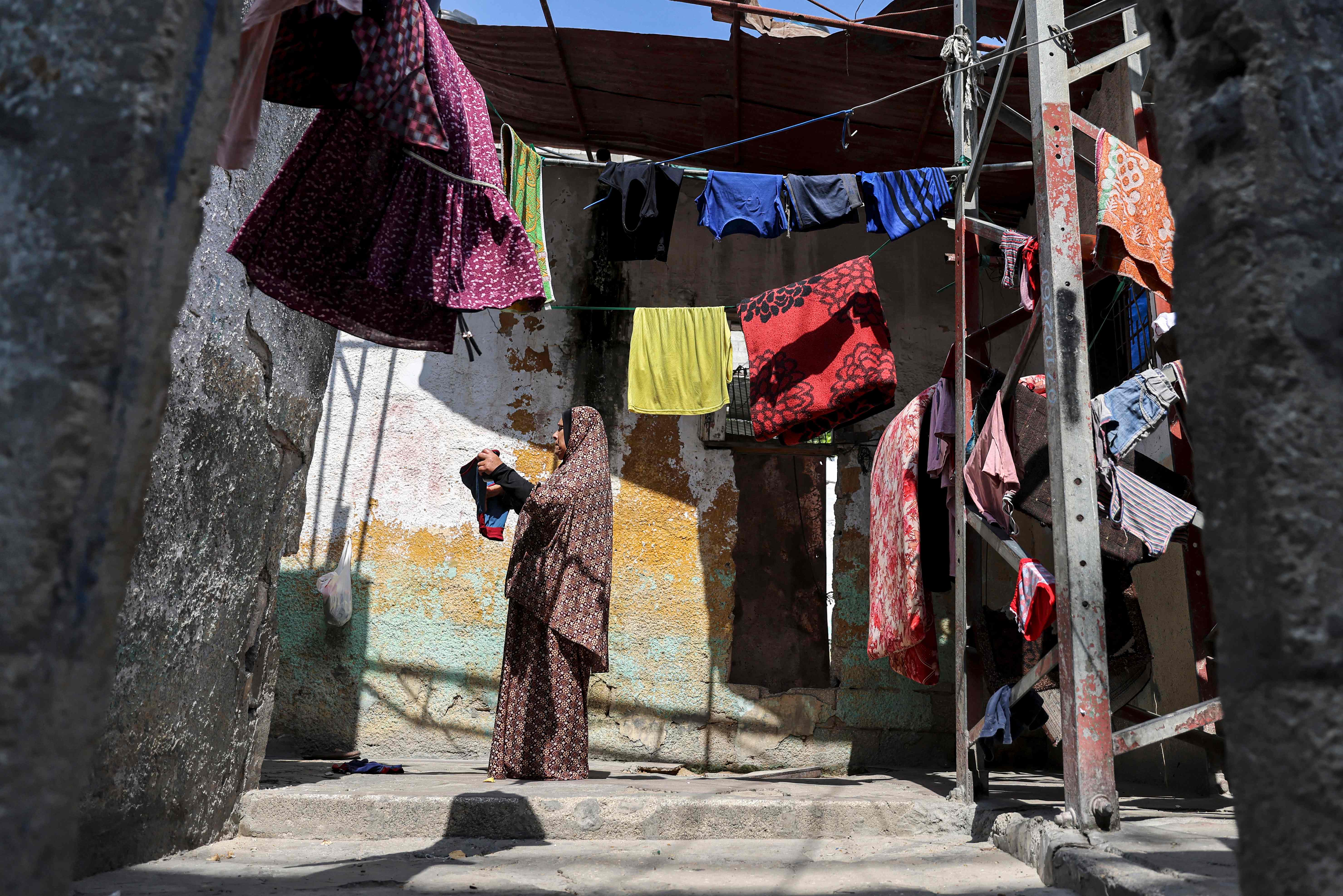 حياة اللاجئين الفلسطينيين في مخيم جباليا شمال قطاع غزة .. تصوير: "الفرنسية"