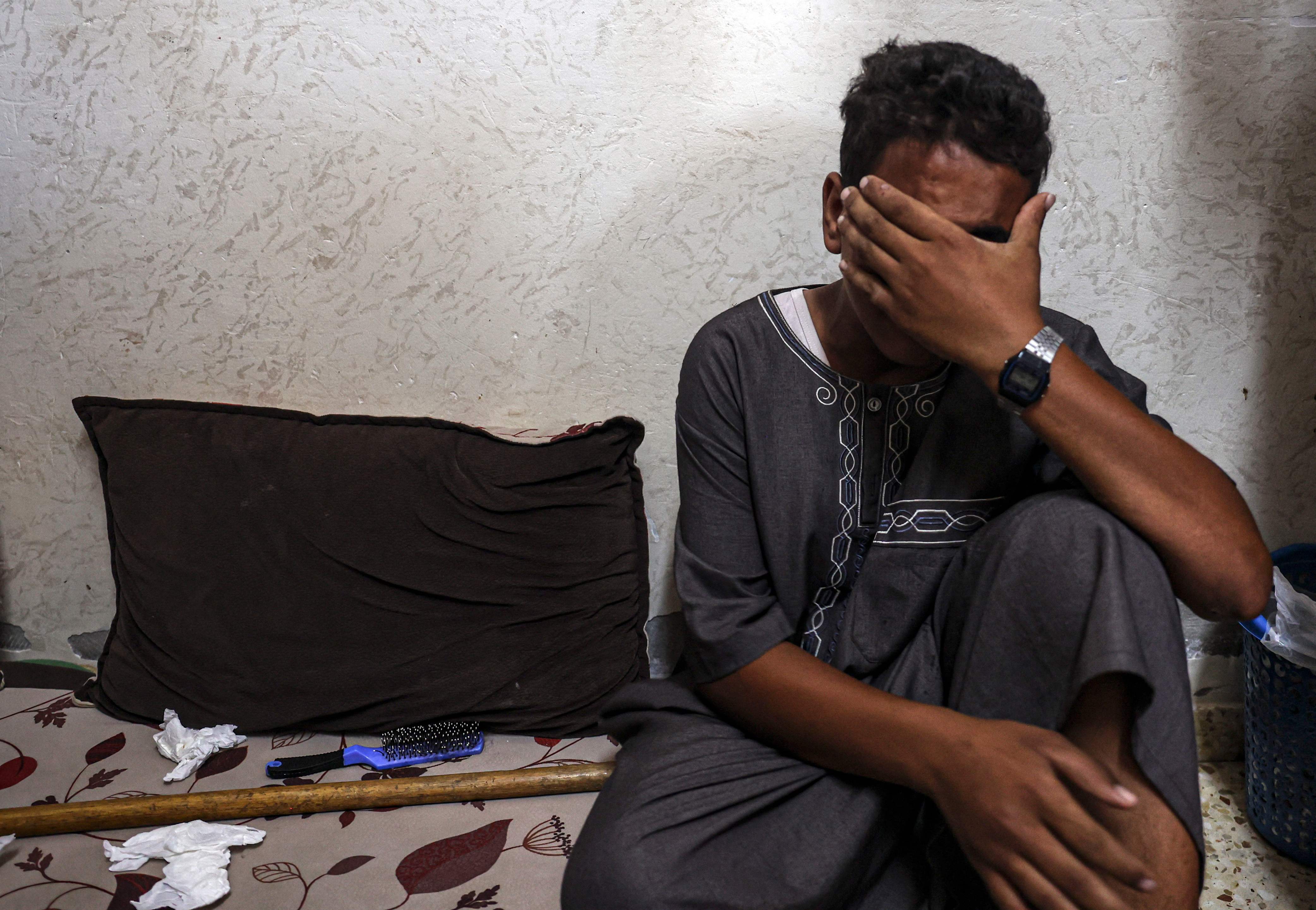 تشييع حزين للشهيد أنس انشاصي في خانيونس جنوب قطاع غزة .. تصوير: "الفرنسية"