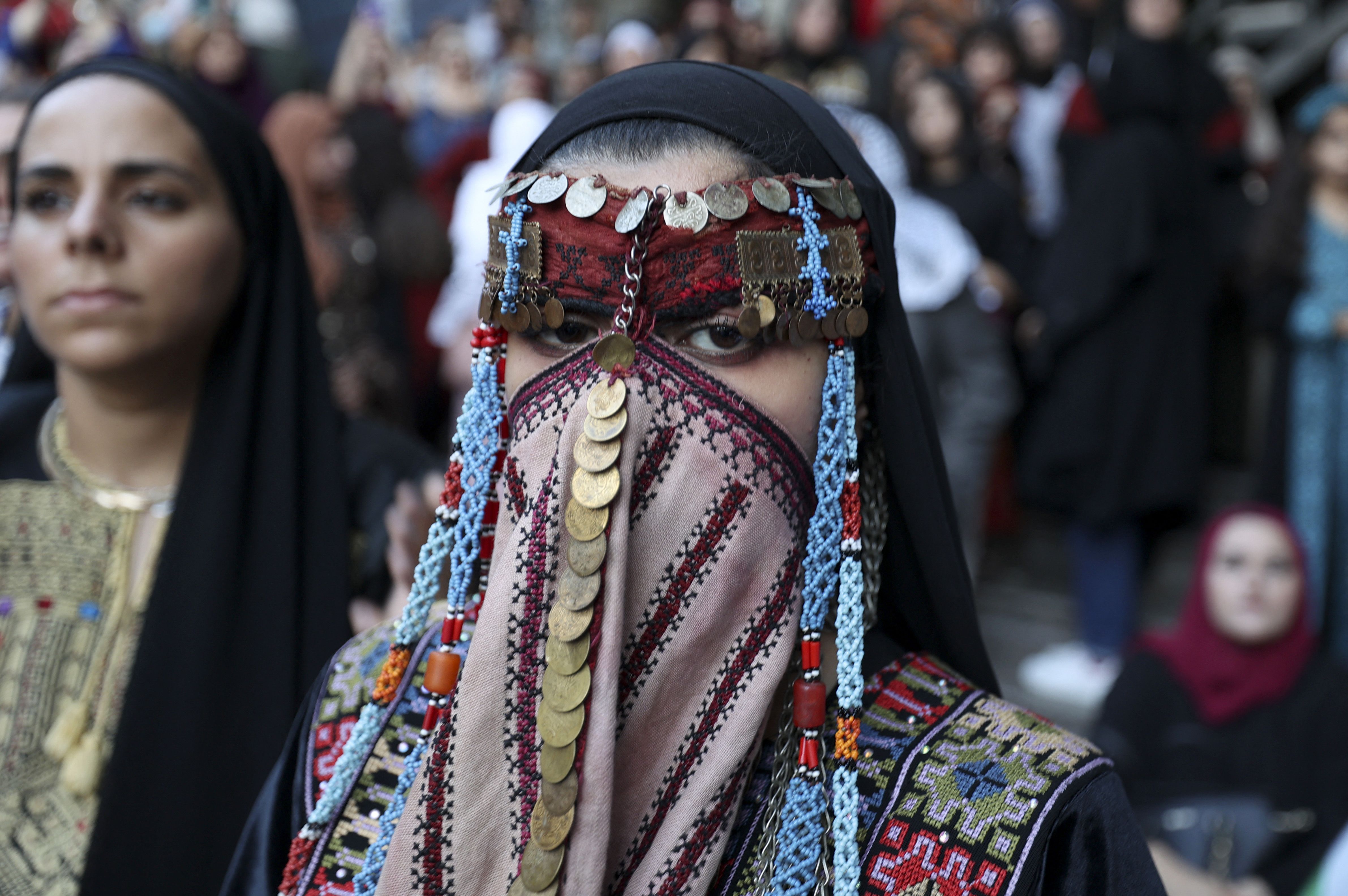 إحياء يوم "الزي الفلسطيني" في رام الله .. تصوير: "الفرنسية"