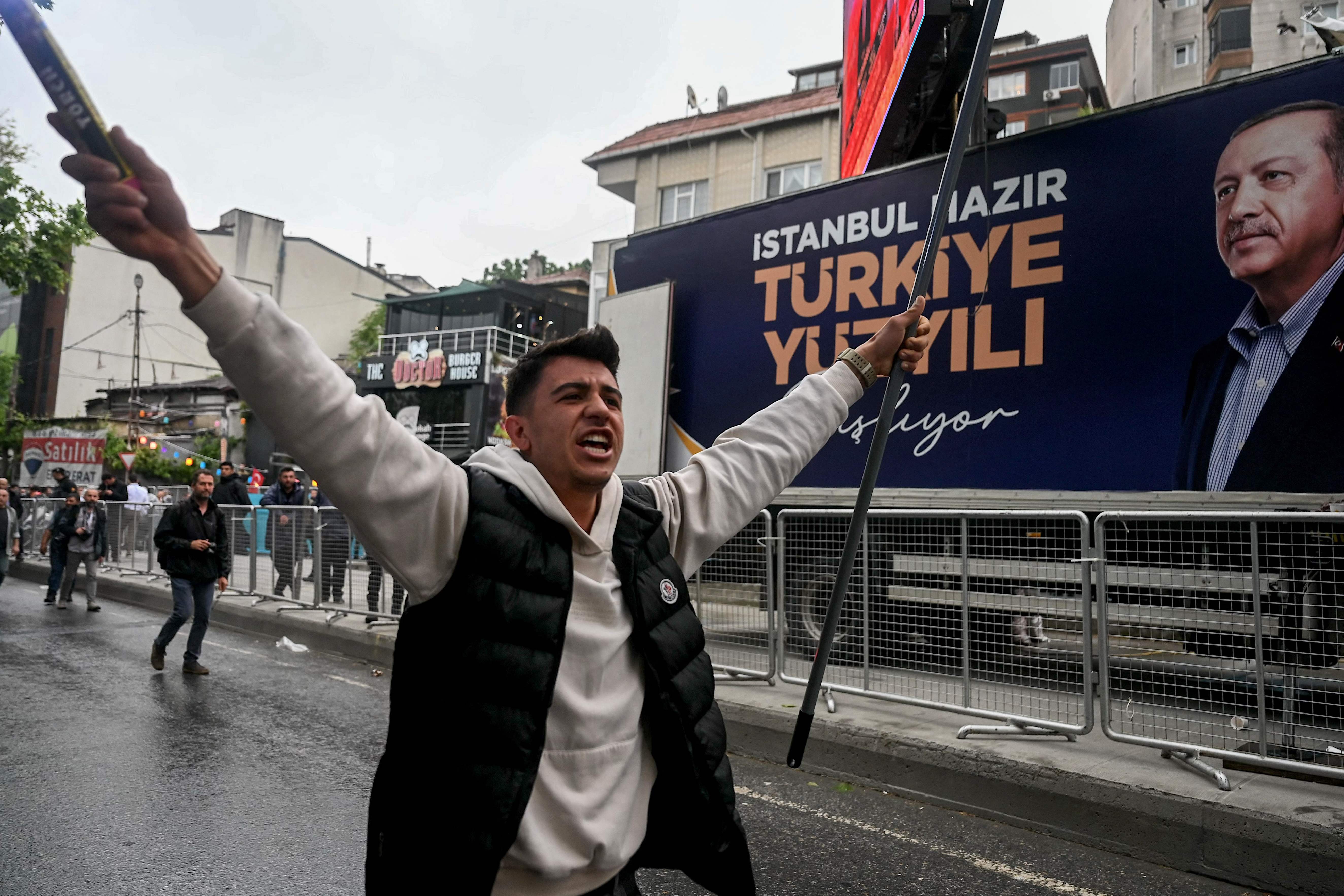 احتفالات الأتراك بفوز أردوغان بالانتخابات الرئاسية.. تصوير: "الفرنسية"