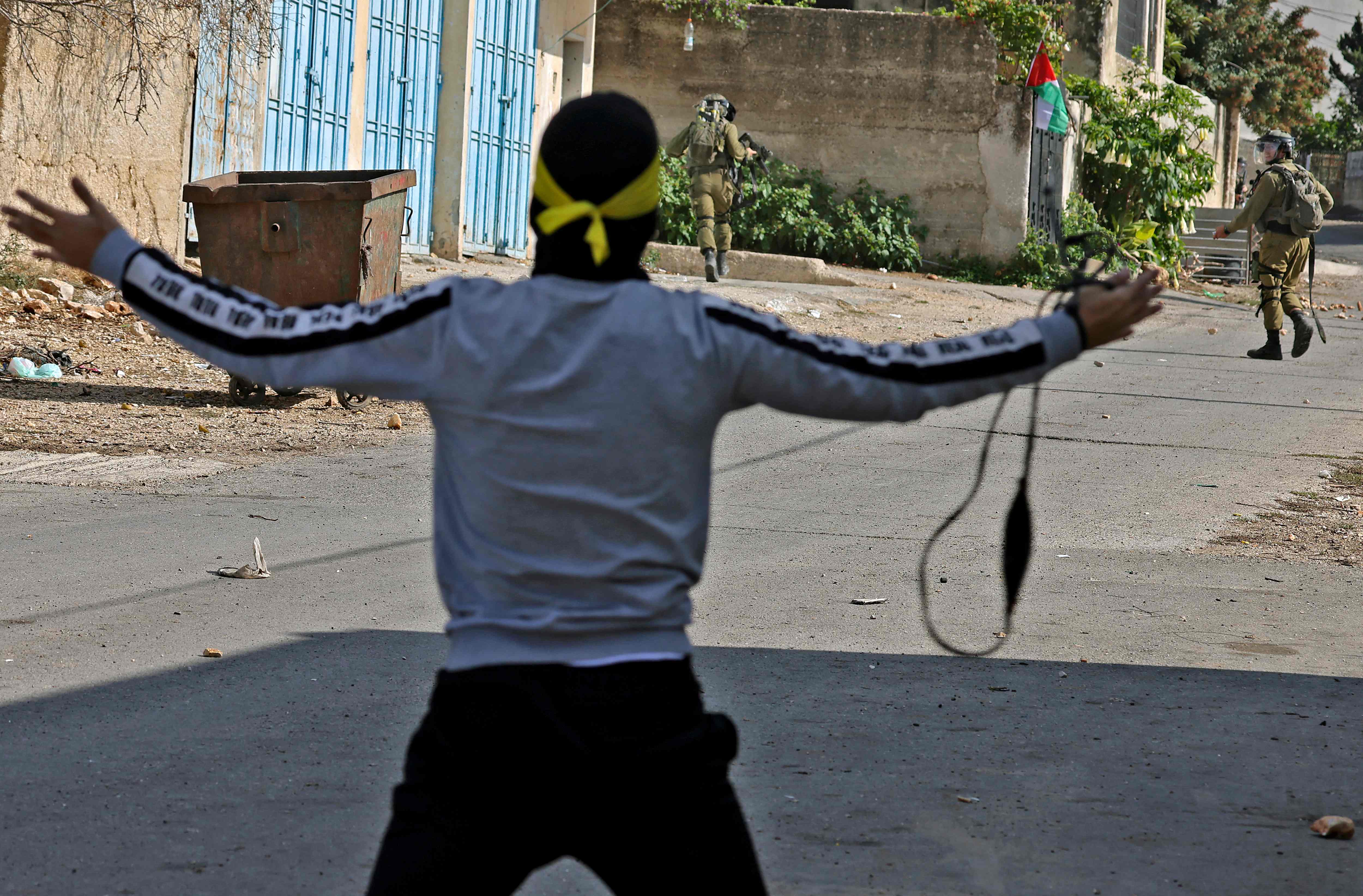 من المواجهات في مناطق متفرق بالضفة .. تصوير: "الفرنسية"