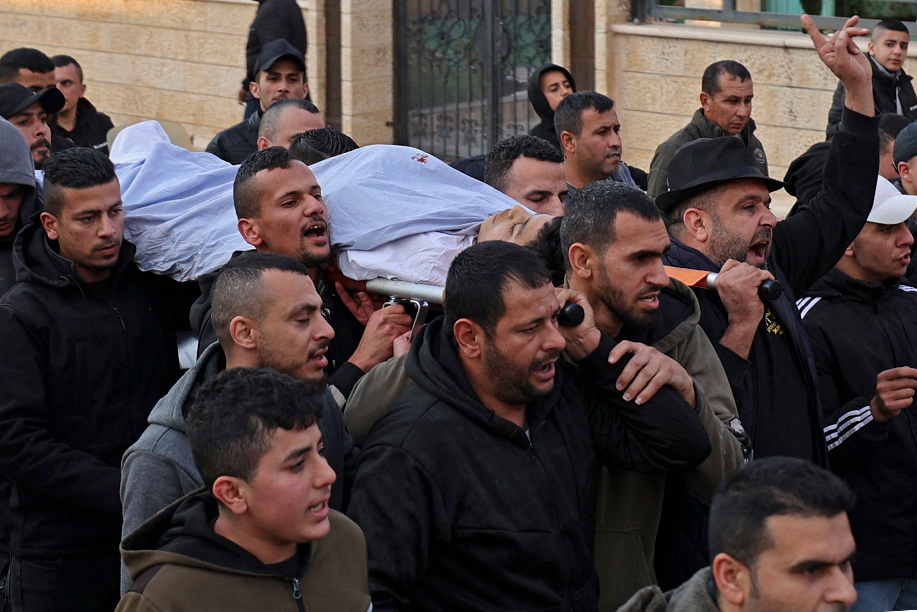 الحزن يخيم على عائلة الشهيد الطفل قصي واكد في جنين .. تصوير: "الفرنسية"