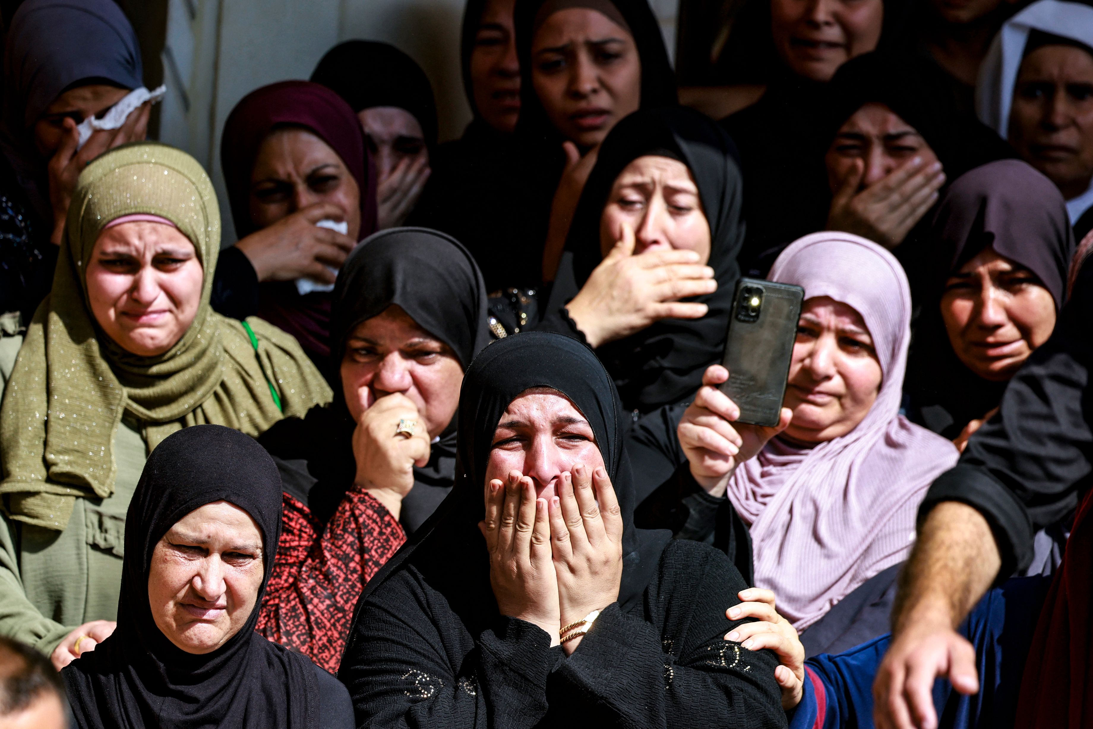من تشييع الشهيد عبد الله أبو الحسن  في جنين .. تصوير: "الفرنسية"