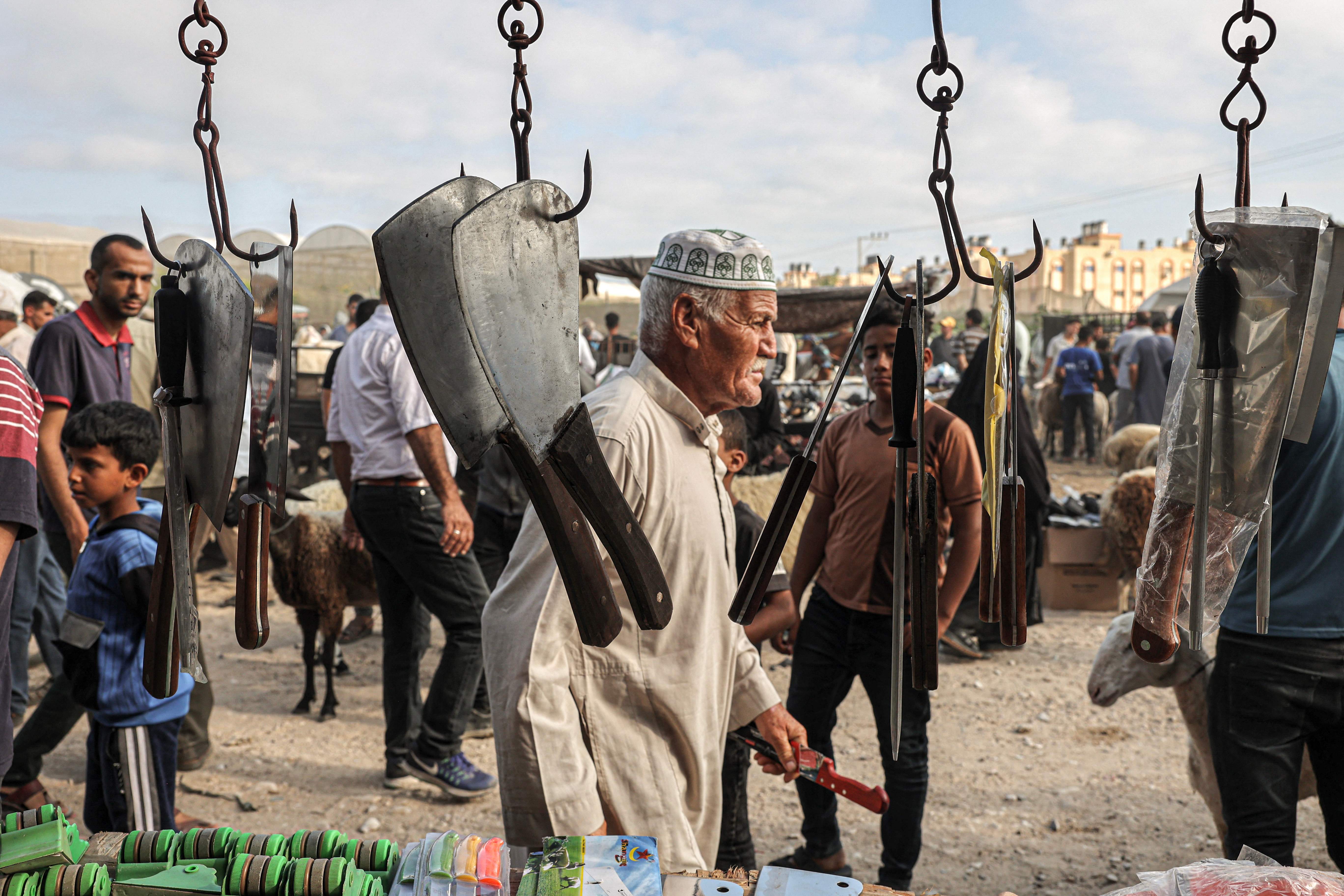 سوق الأضاحي في قطاع غزة .. تصوير: "الفرنسية"