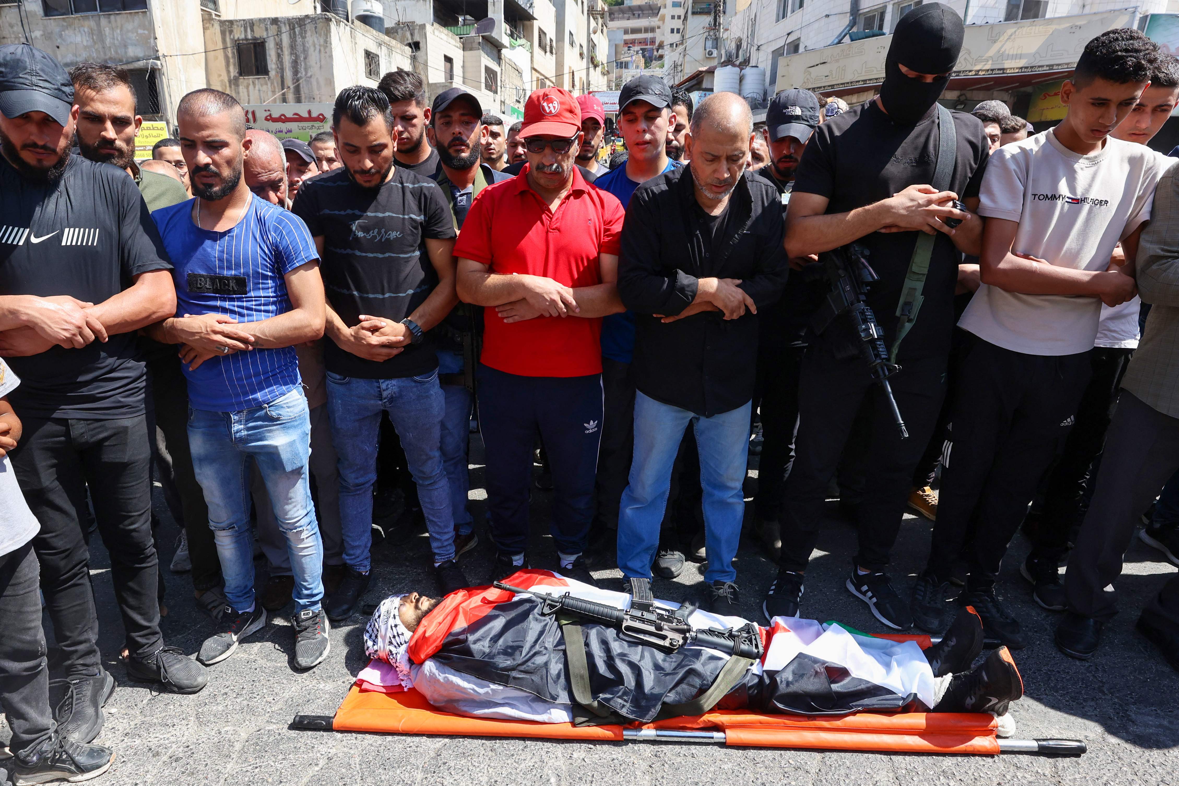 من تشييع اللشهيد أمير خليفة في نابلس .. تصوير: "الفرنسية"