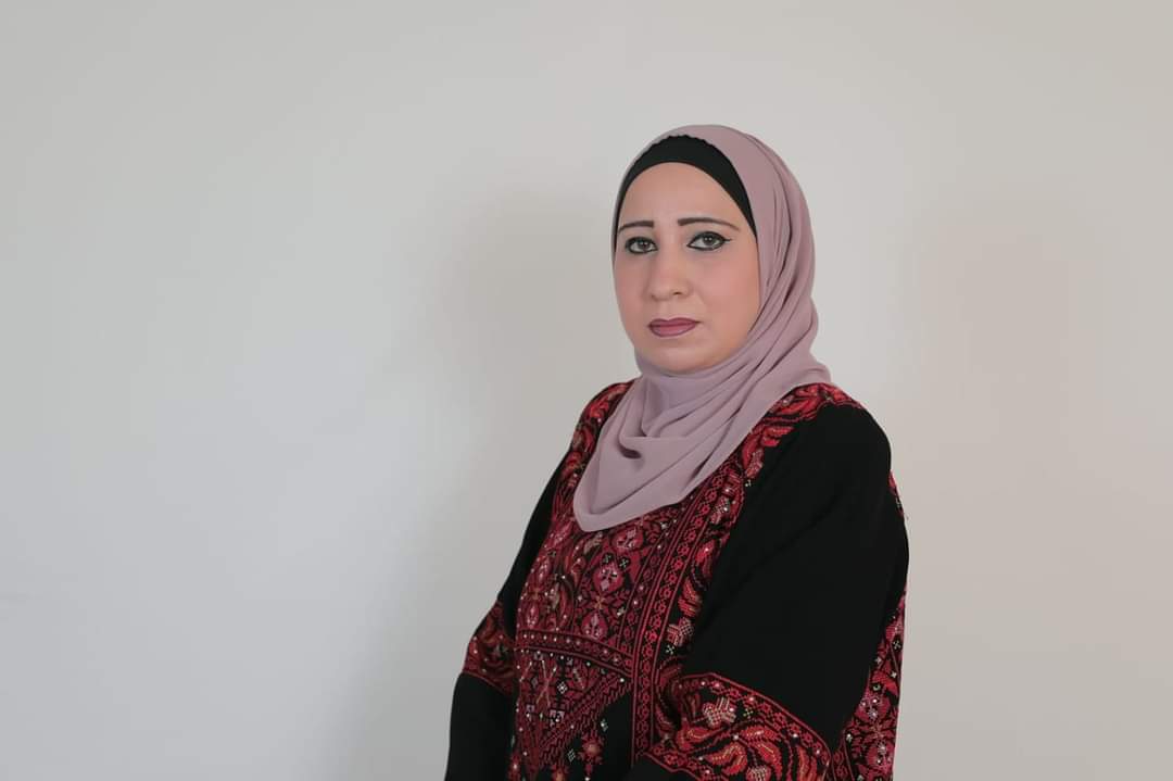 الثامن من آذار حين تصبح المرأة الفلسطينية جبهة صمود.