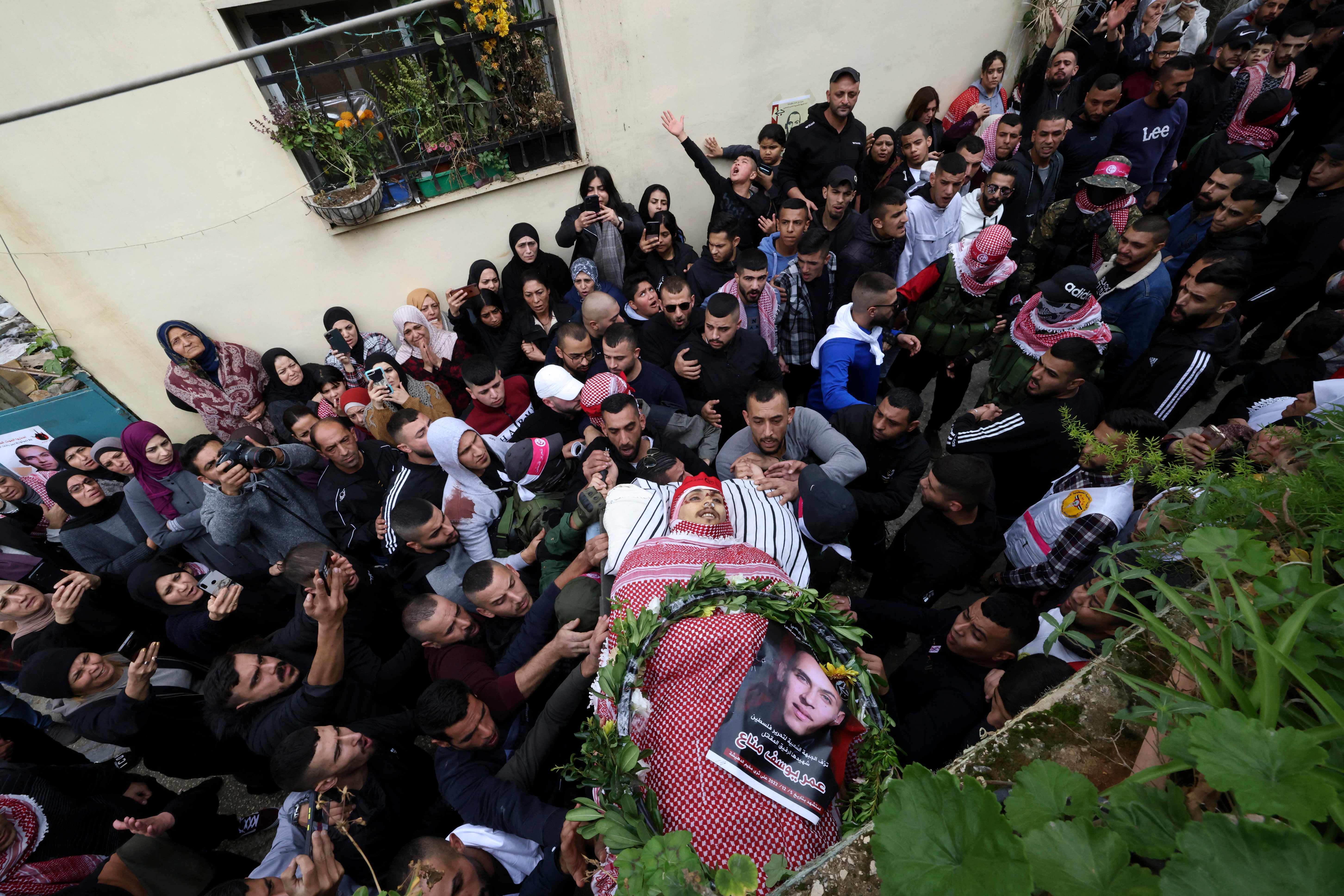 من تشييع الشهيد عمر مناع في بيت لحم .. تصوير: "الفرنسية"