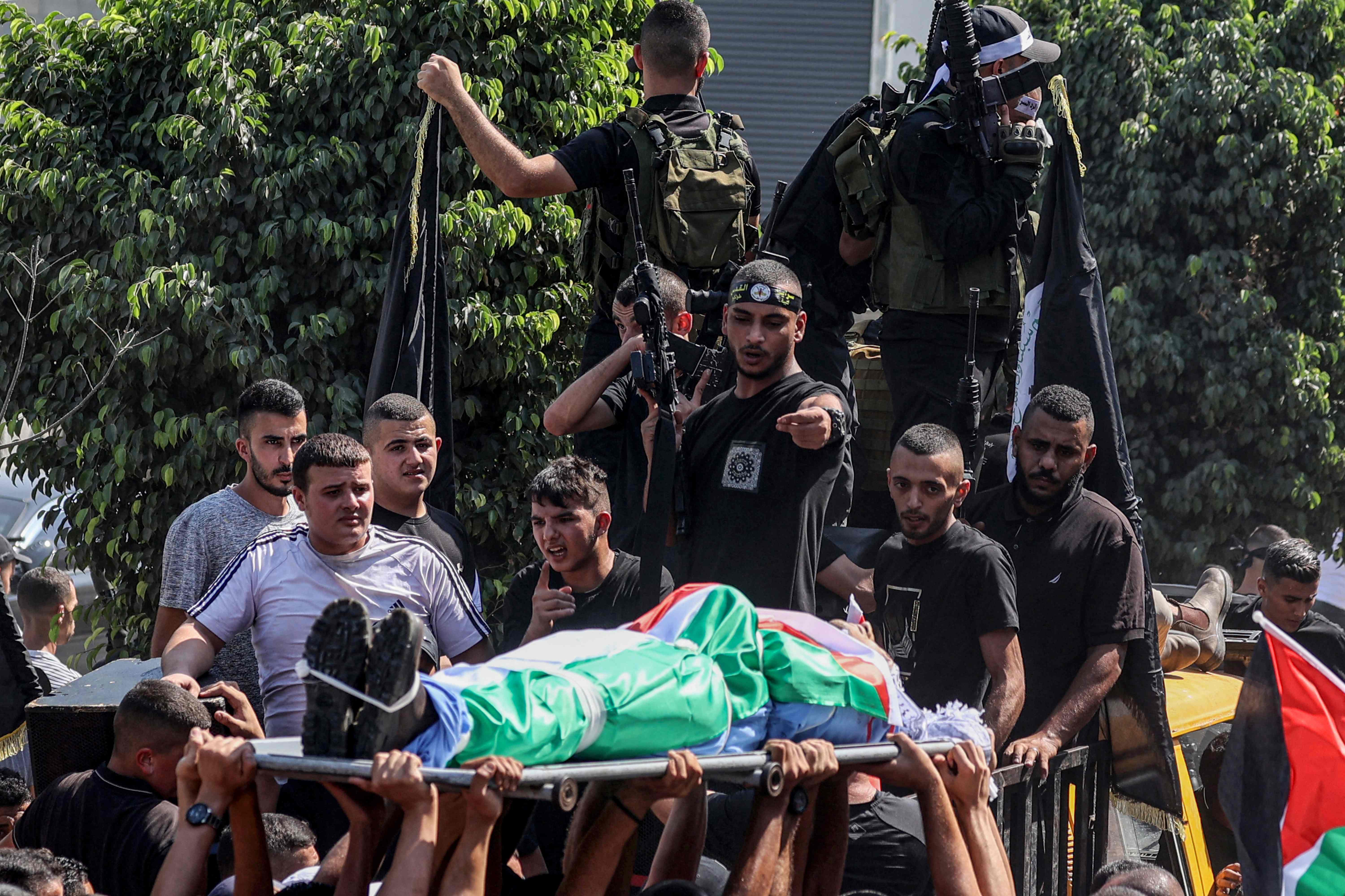من تشييع الشهيد عايد أبو حرب في طولكرم .. تصوير: "الفرنسية"