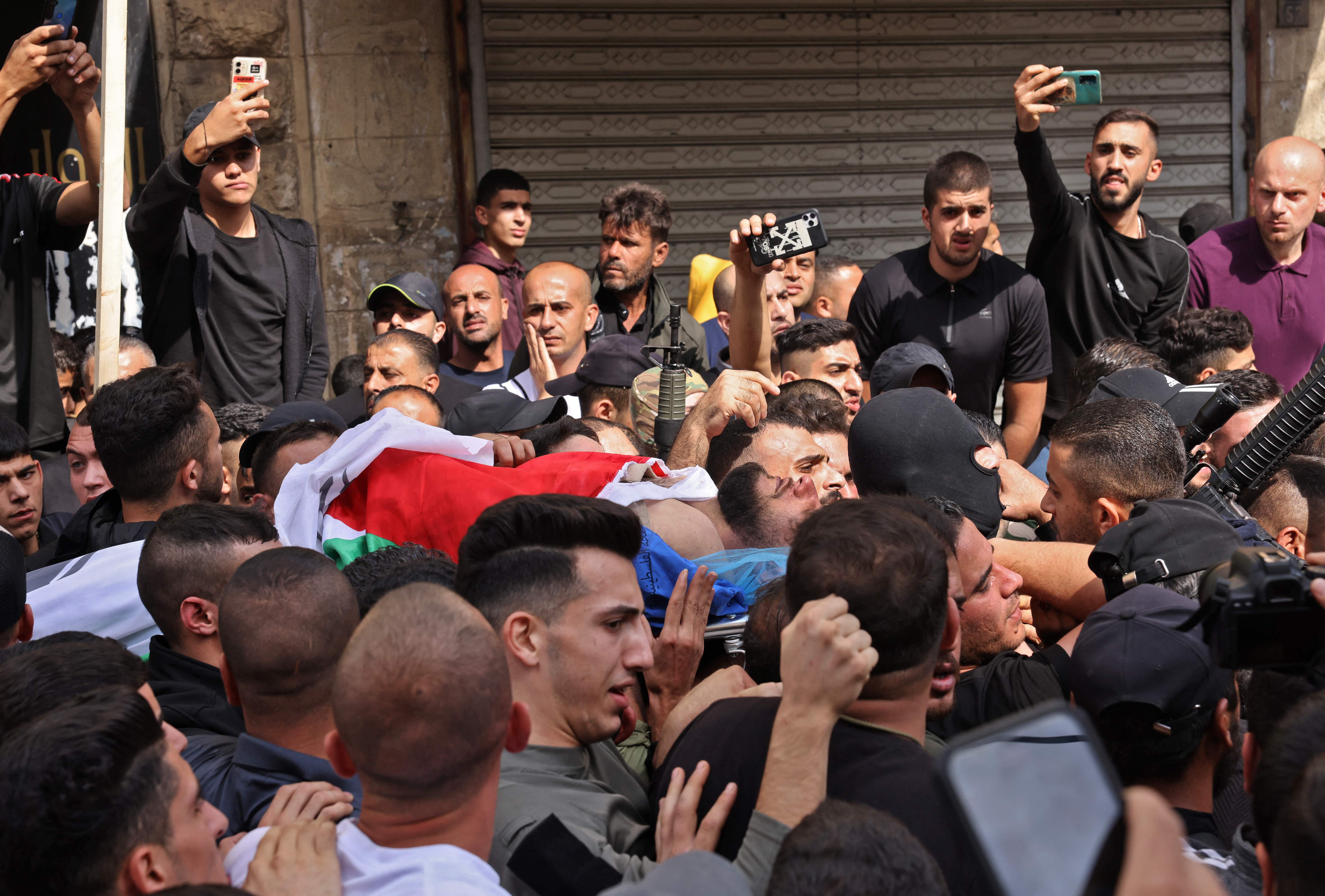 تشييع شهداء نابلس.. تصوير: "الفرنسية"