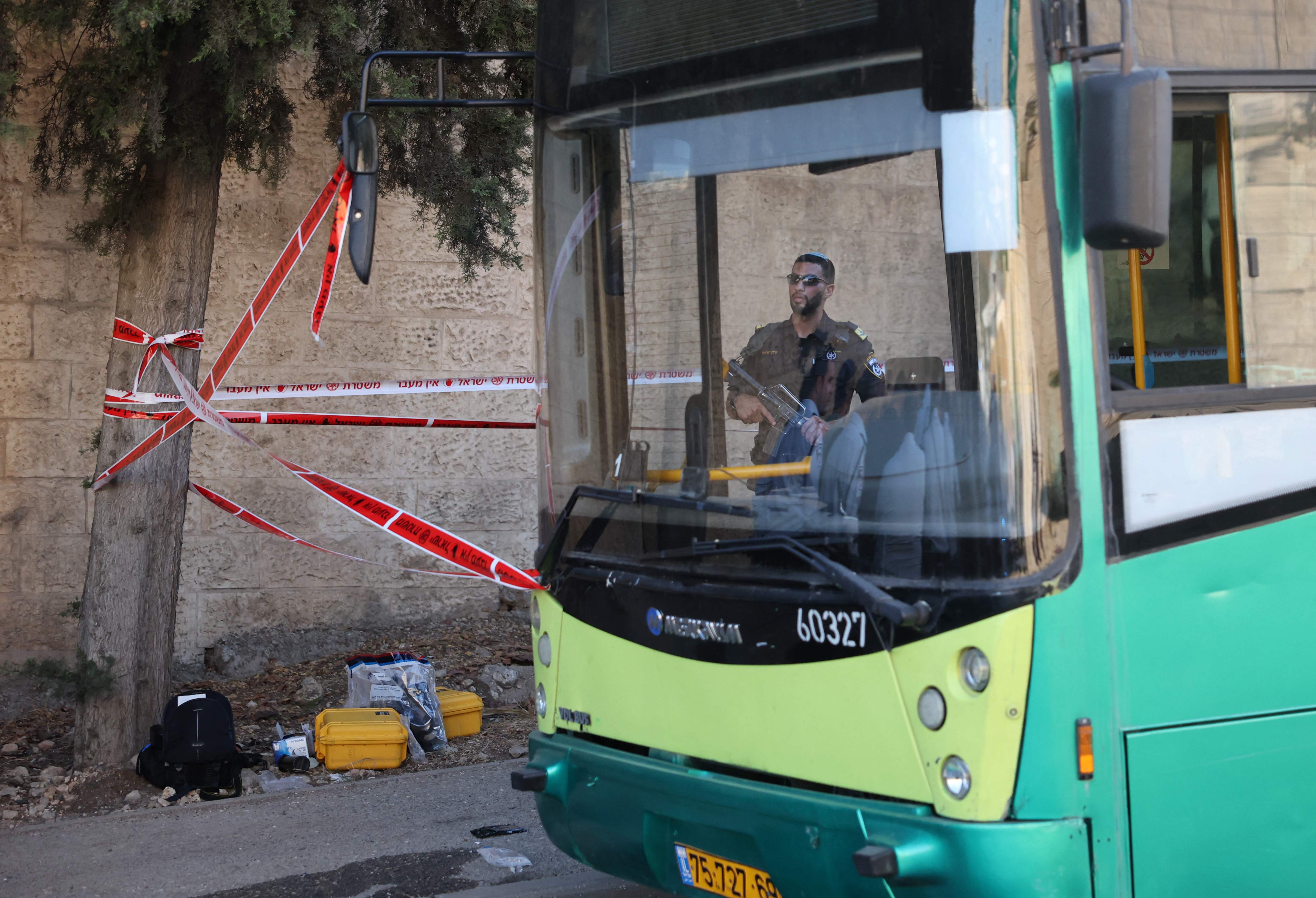 من مكان عملية طعن مستوطن في القدس المحتلة .. تصوير: "الفرنسية"