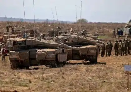 Eyewitnesses: Dozens of Israeli tanks penetrate the southern Gaza Strip