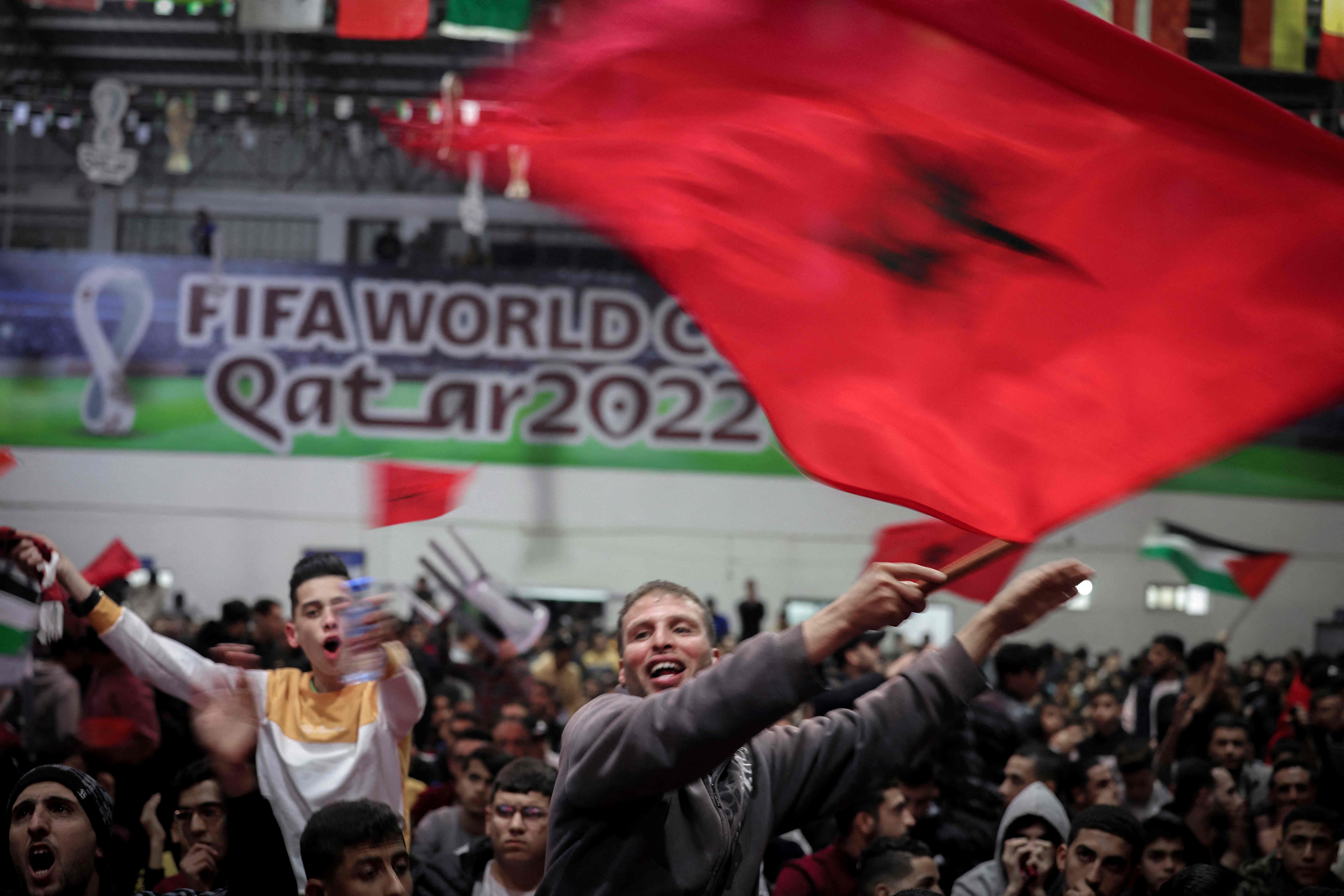 فرحة الفلسطينيين بفوز المنتخب المغربي .. تصوير: "الفرنسية"