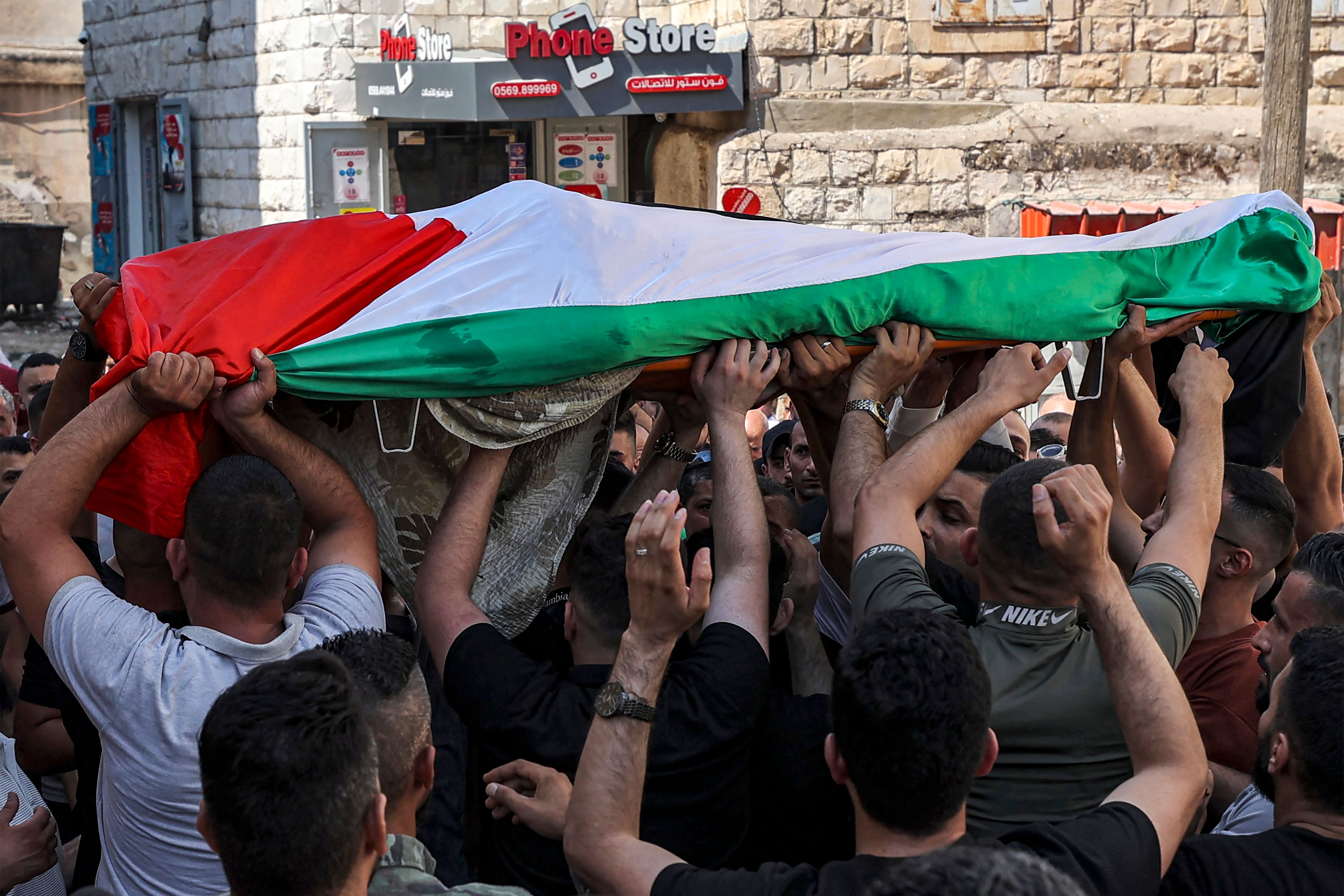 تشييع الشهيد صلاح صوافطة في طوباس .. تصوير: "الفرنسية"