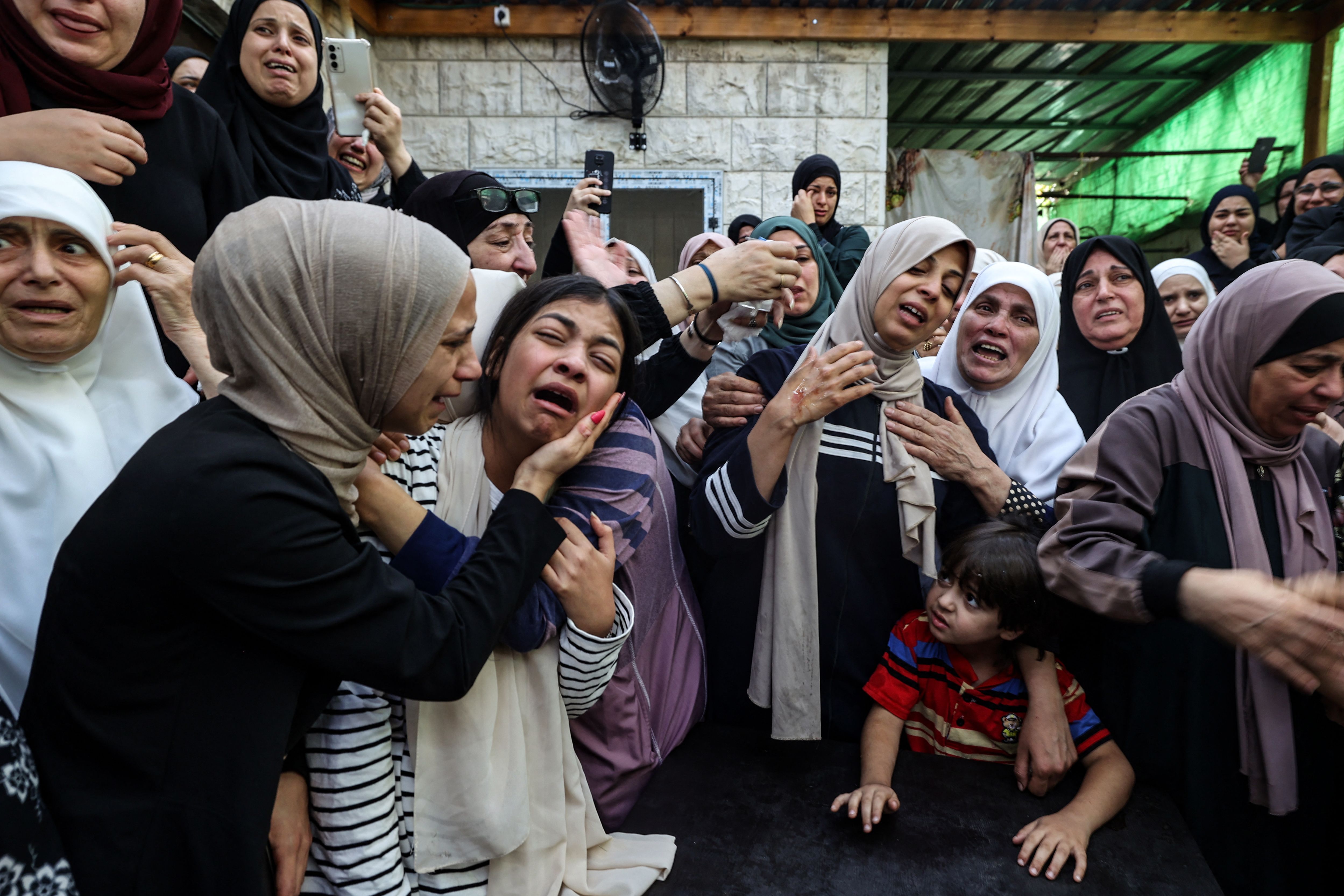 من تشييع الشهيد محمود أبو سعن في طولكرم .. تصوير: "الفرنسية"