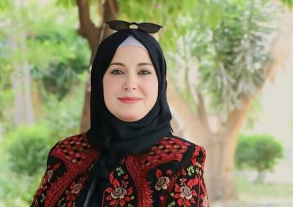 د. منى أبو حمدية  أكاديمية وباحثة