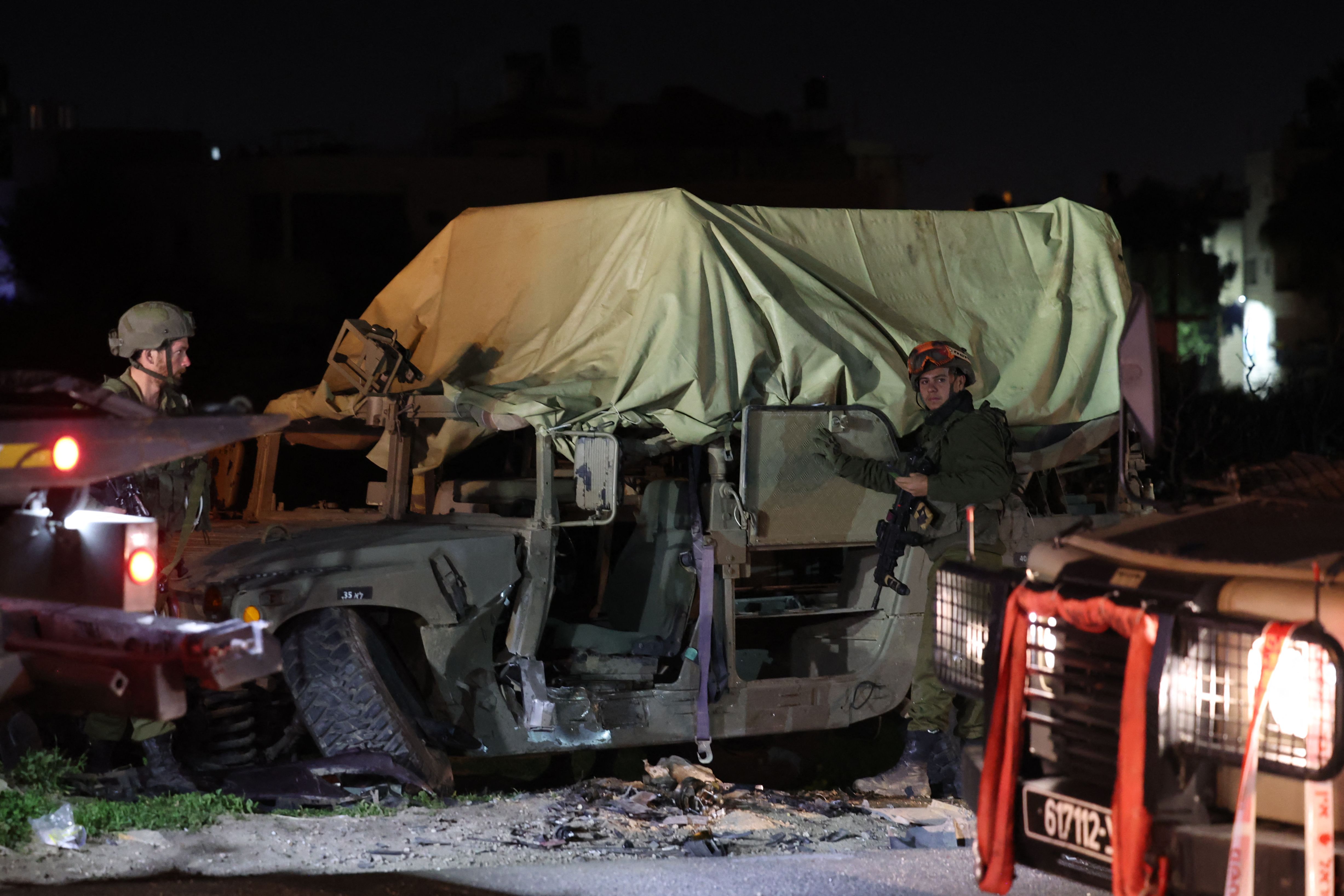 من مكان عملية الدهس في الخليل .. تصوير: "الفرنسية"