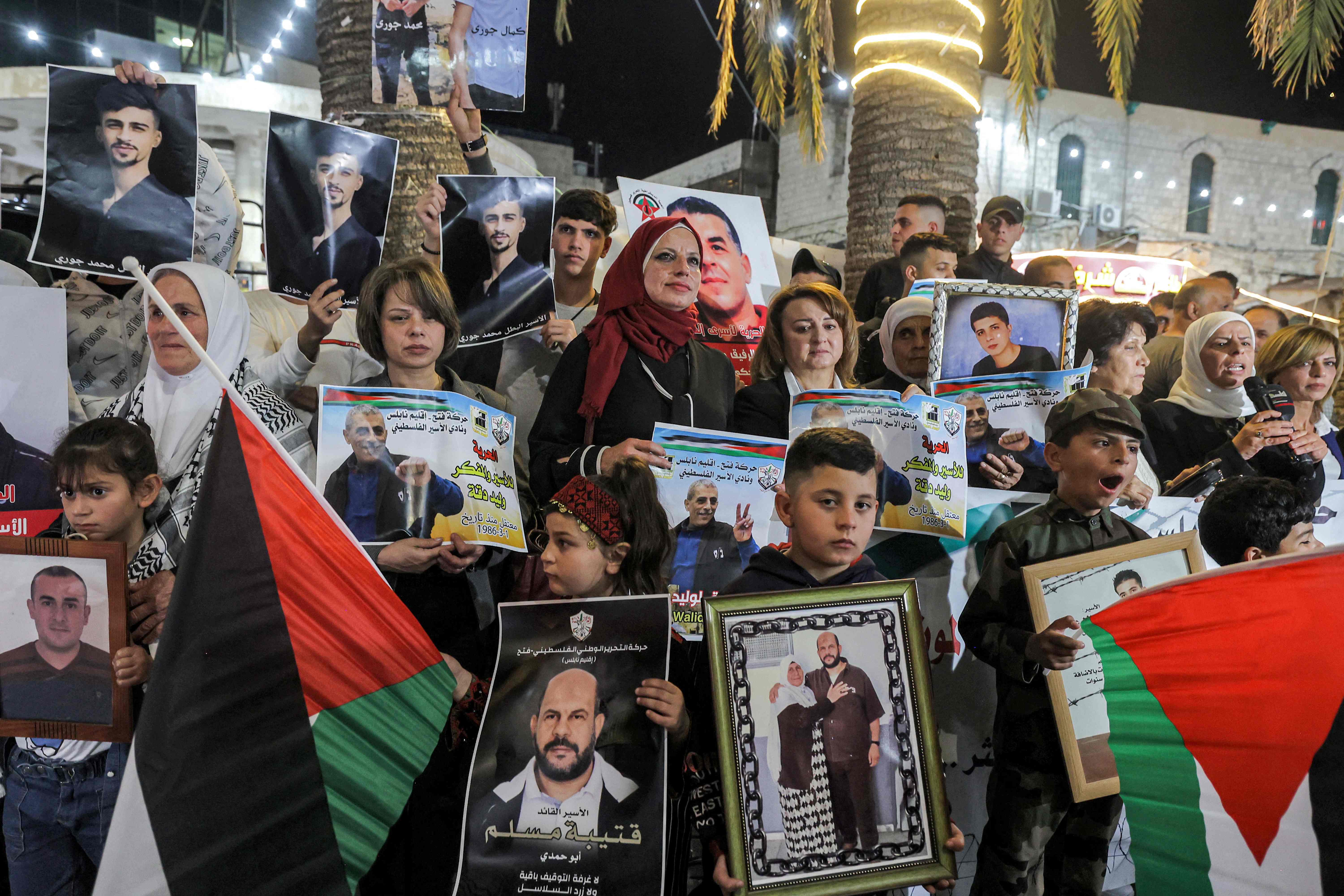 وقفات تضامنية مع الأسرى في سجون الاحتلال بيوم الاسير .. تصوير: "الفرنسية"