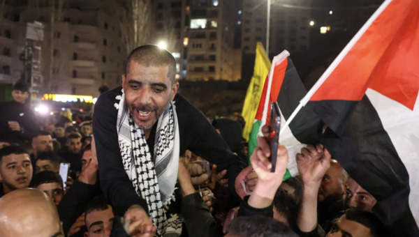 القدس" - دوت كوم - الشرق الأوسط