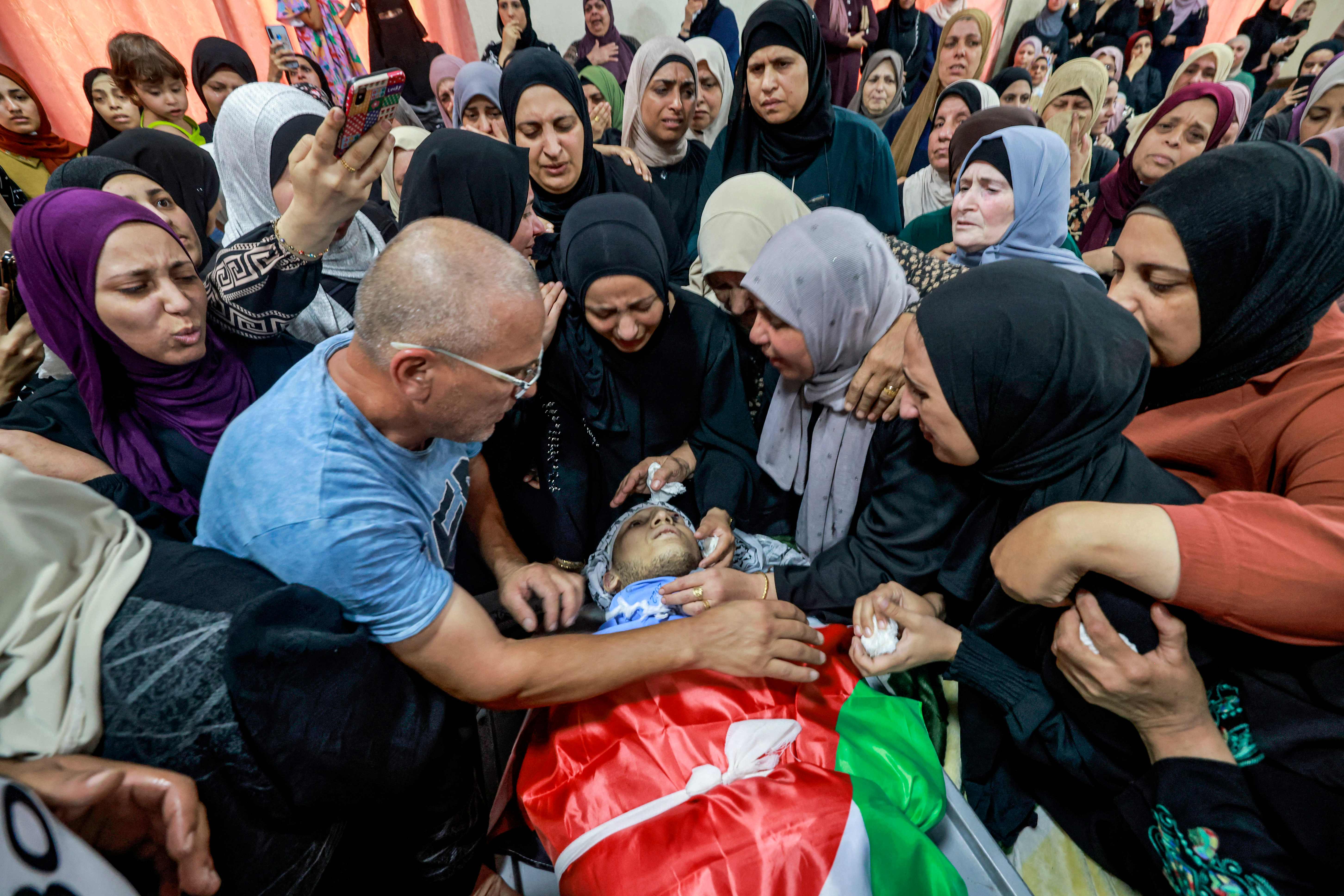 من تشييع الشهيد عايد أبو حرب في طولكرم .. تصوير: "الفرنسية"