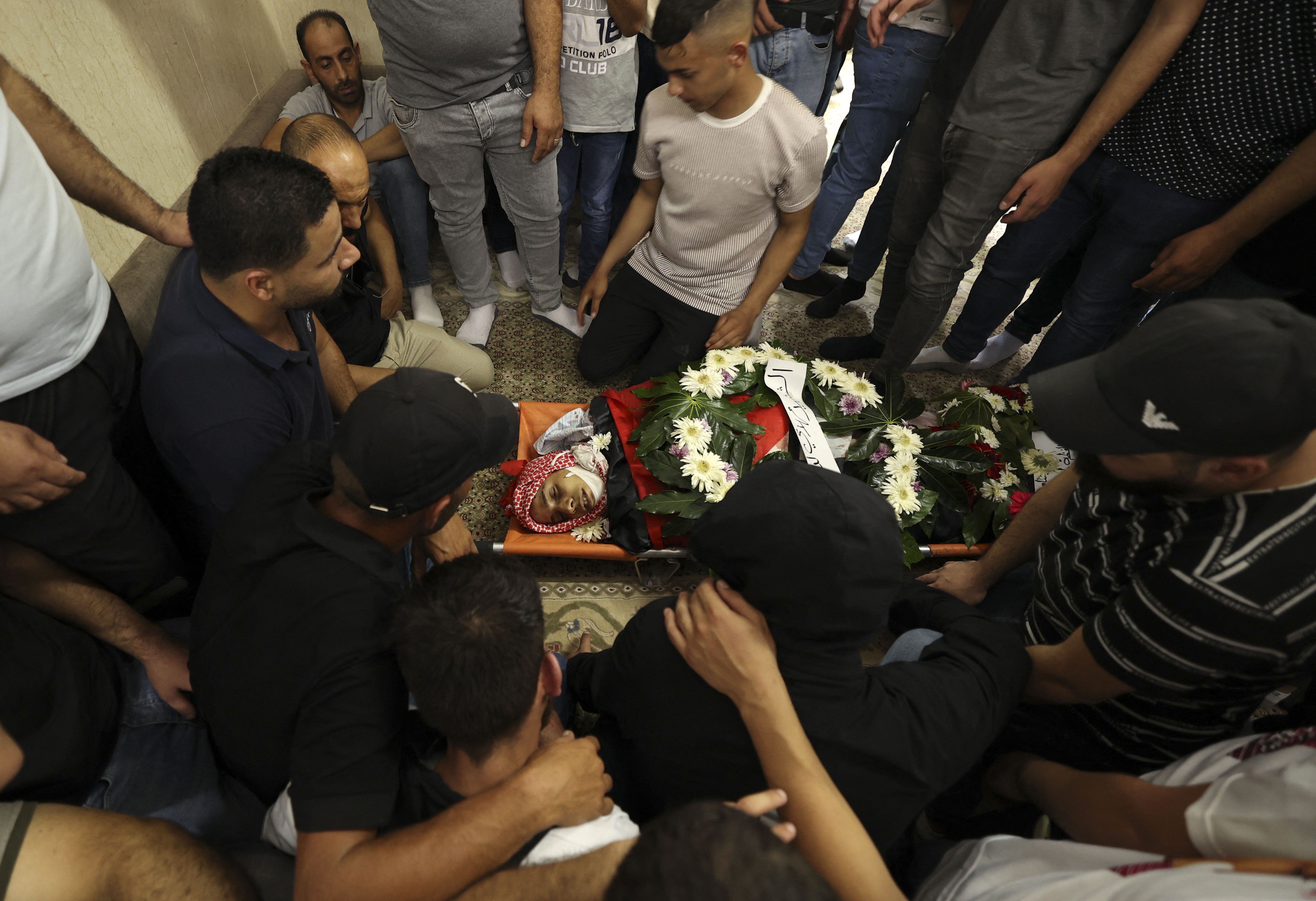 من تشييع الشهيد الطفل عادل إبراهيم داوود في قلقيلية .. تصوير: "الفرنسية"