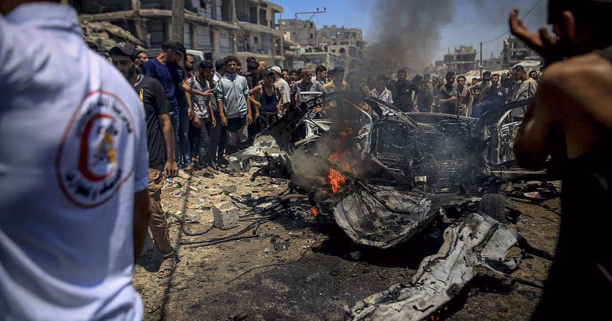 تصعيد إسرائيلي دامٍ في غزة: استشهاد عائلة كاملة وتنديد أممي بغياب الأماكن الآمنة