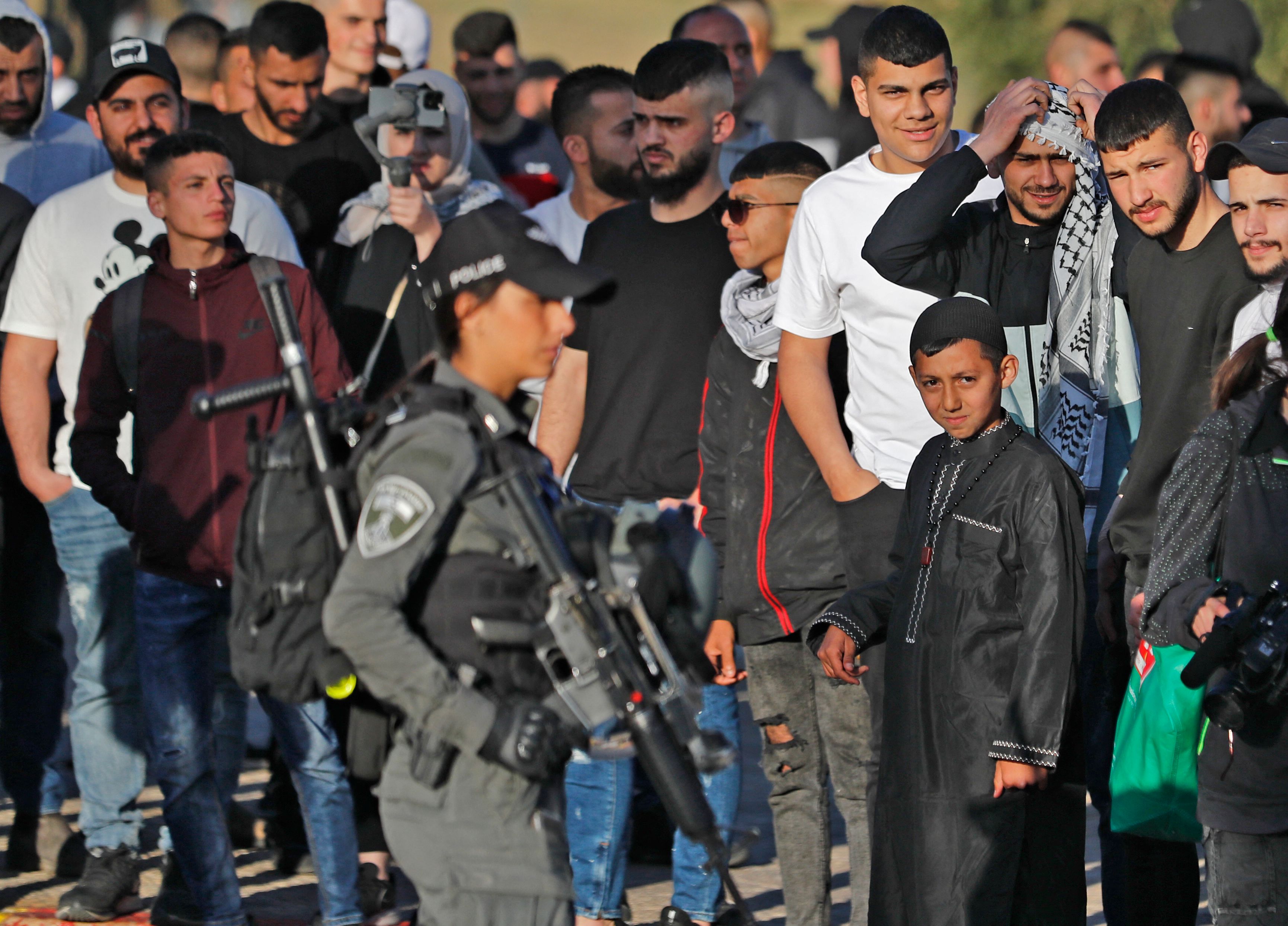 قوات الاحتلال تنتشر في باب العامود تزامنًا مع المسيرة الاستفزازية .. تصوير: "الفرنسية"