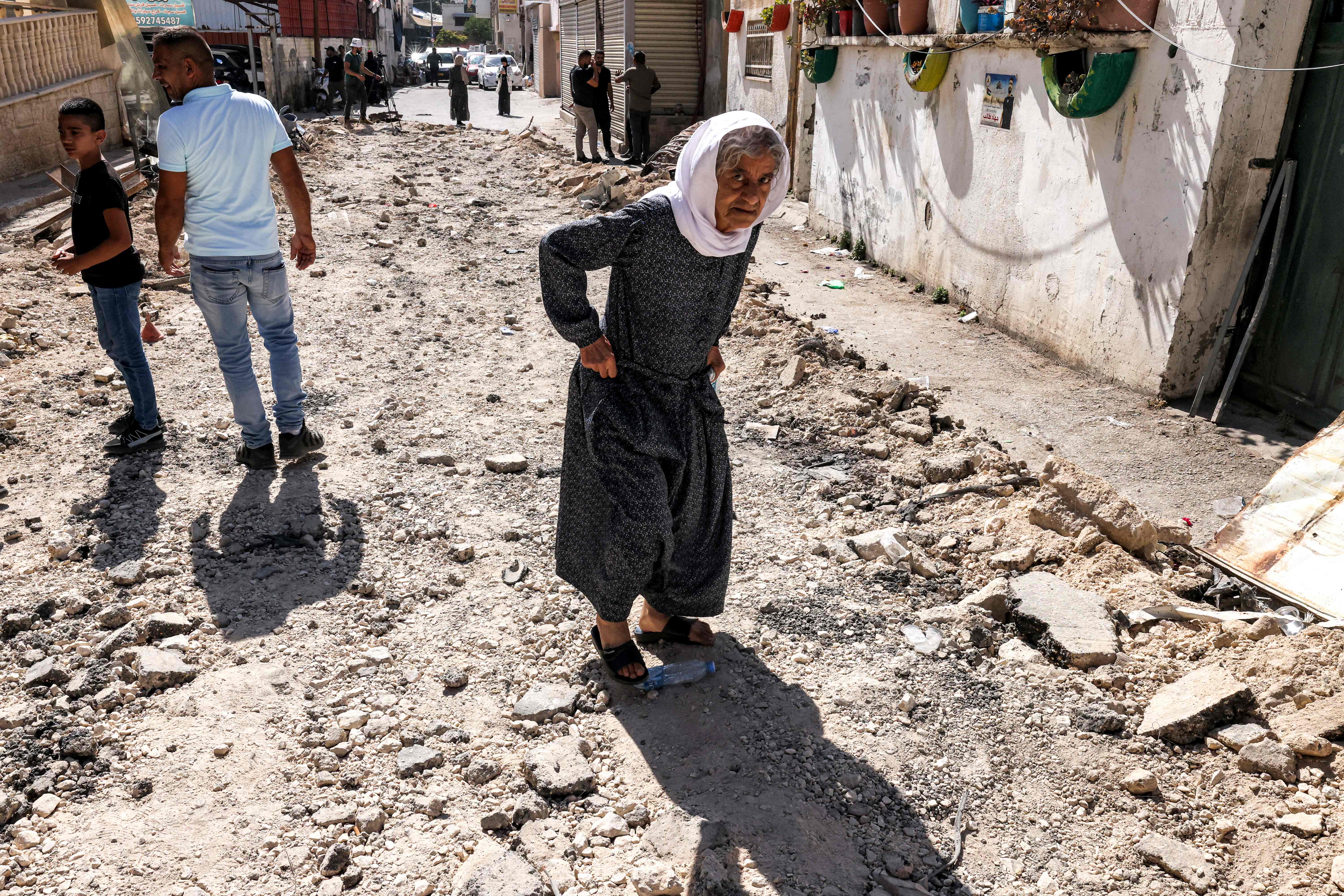 جنين تلملم جراحها .. آثار العدوان الإسرائيلي على المدينة ومخيمها .. تصوير: "الفرنسية"