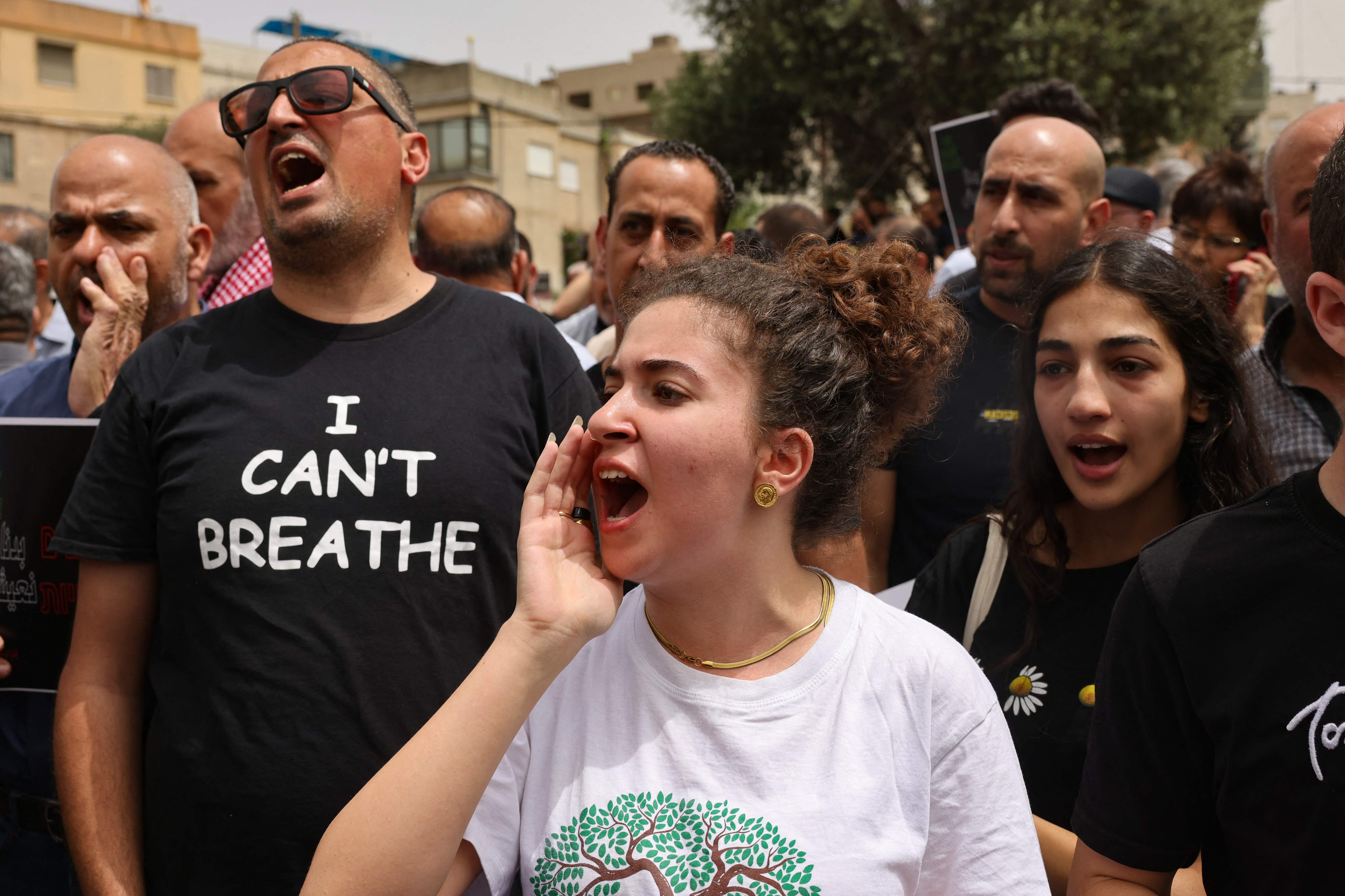 غضب في أوساط فلسطينيي الداخل تنديدًا بجرائم القتل .. تصوير: "الفرنسية"