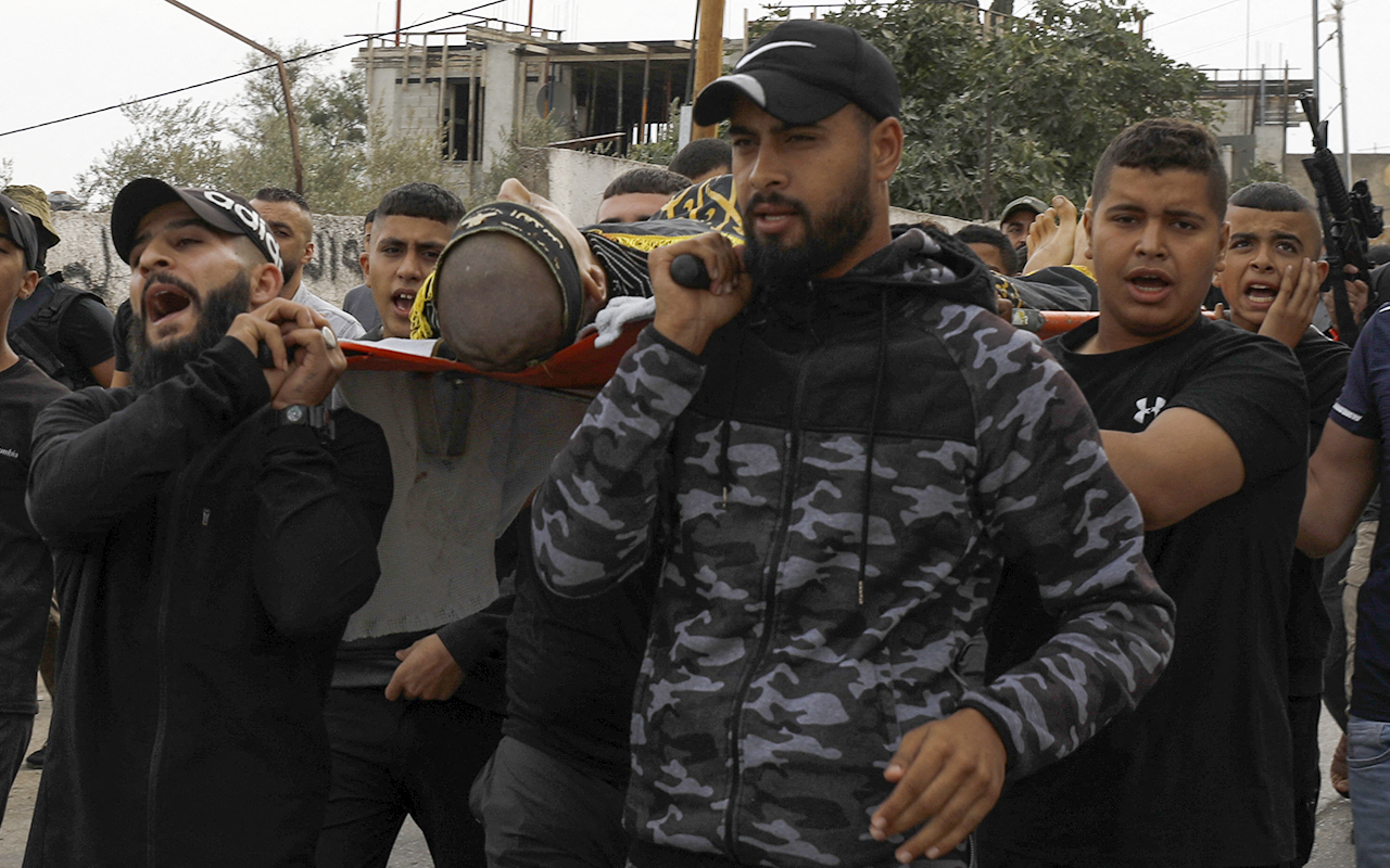 من وداع وتشييع الشهيد صلاح بريكي في جنين .. تصوير: "الفرنسية"