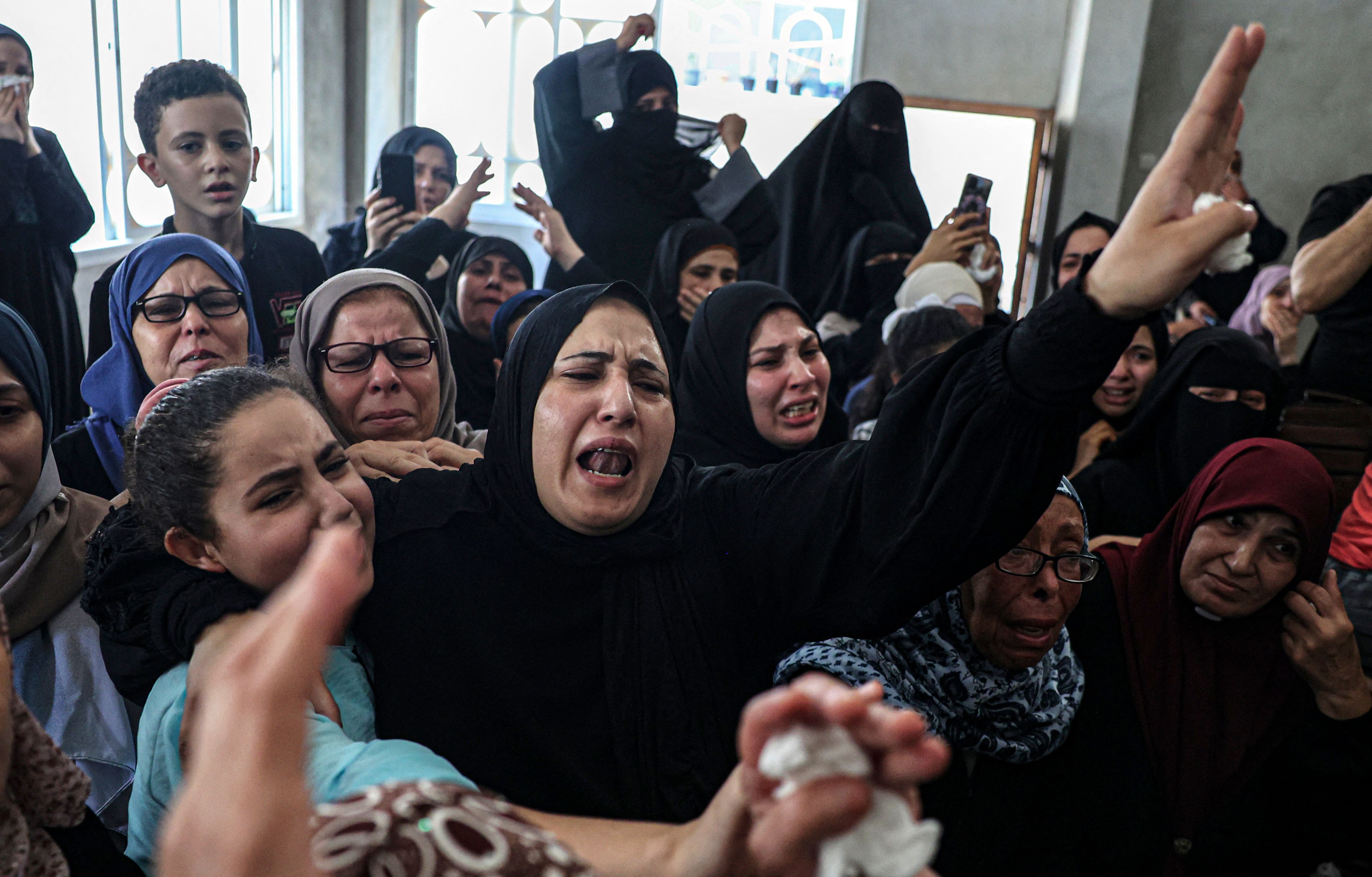 وداع مؤثر لشهداء قطاع غزة .. تصوير: "الفرنسية"