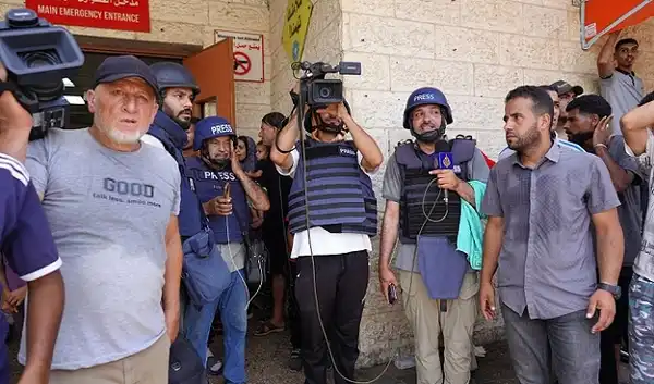 الغارديان