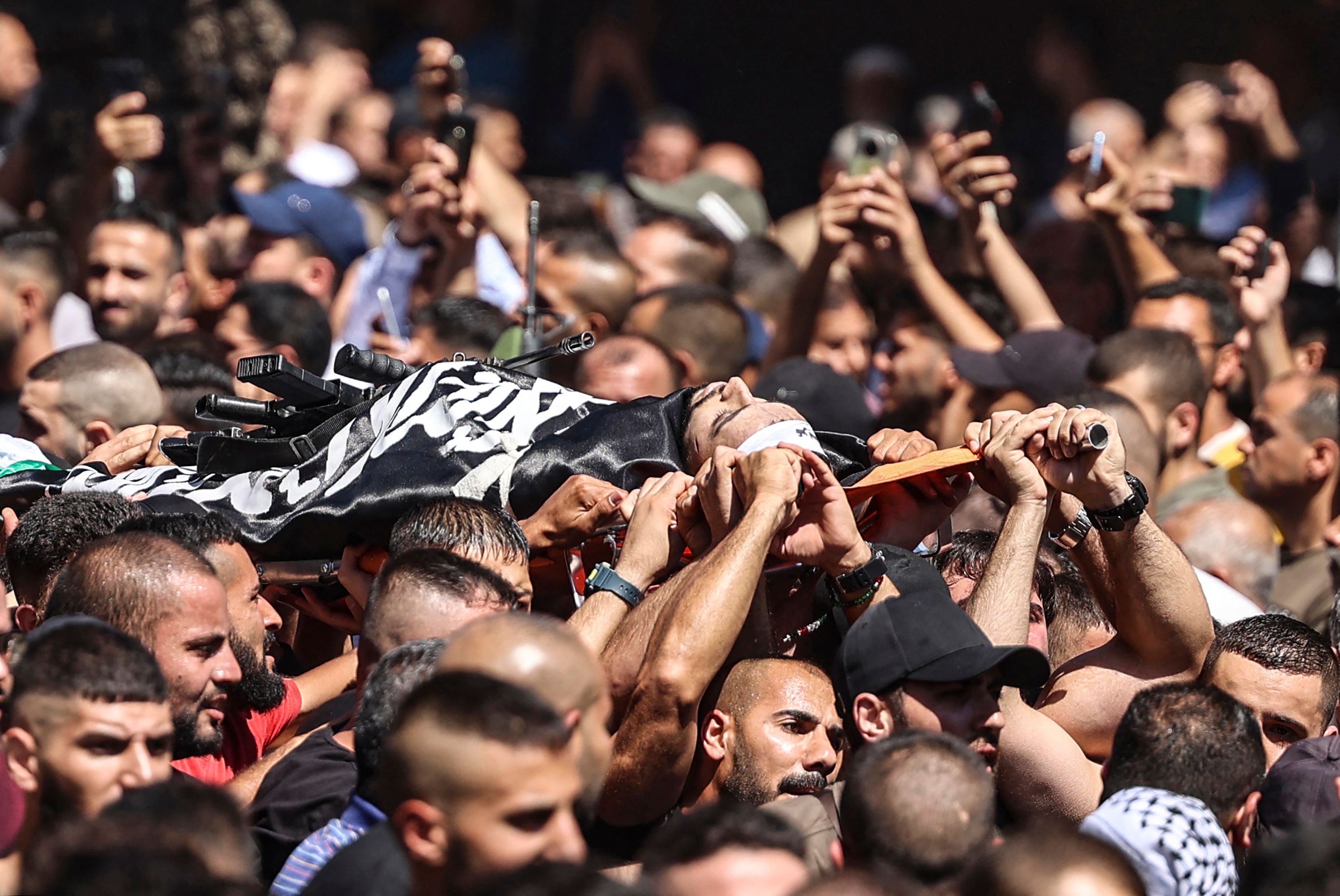 من تشييع شهداء نابلس (الأحد 24/7) .. تصوير: "الفرنسية"