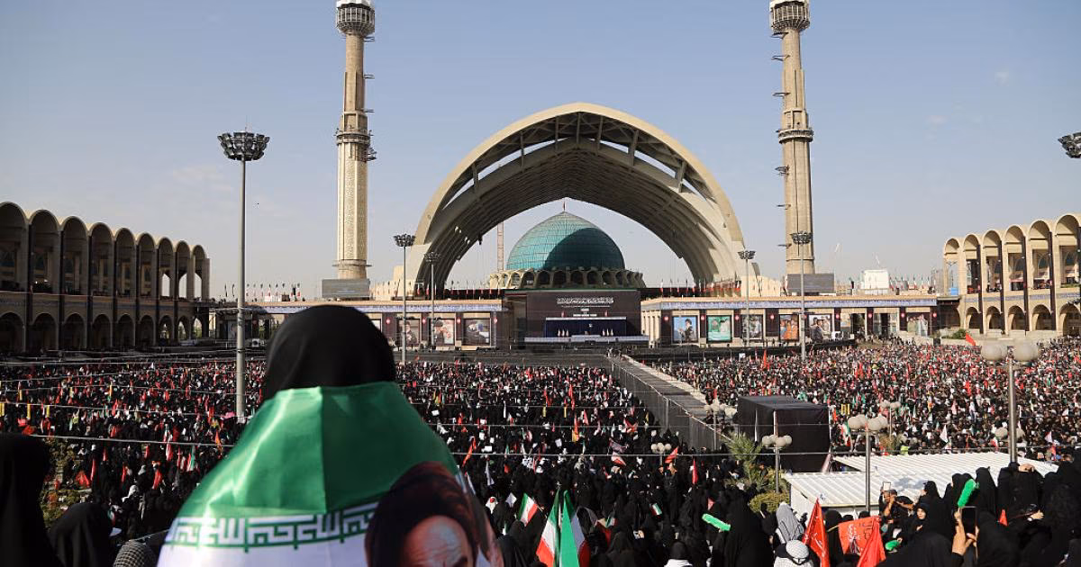 طهران تودع خامنئي في جنازة مليونية: رايات الثأر ترفرف ورسائل سياسية للداخل والخارج