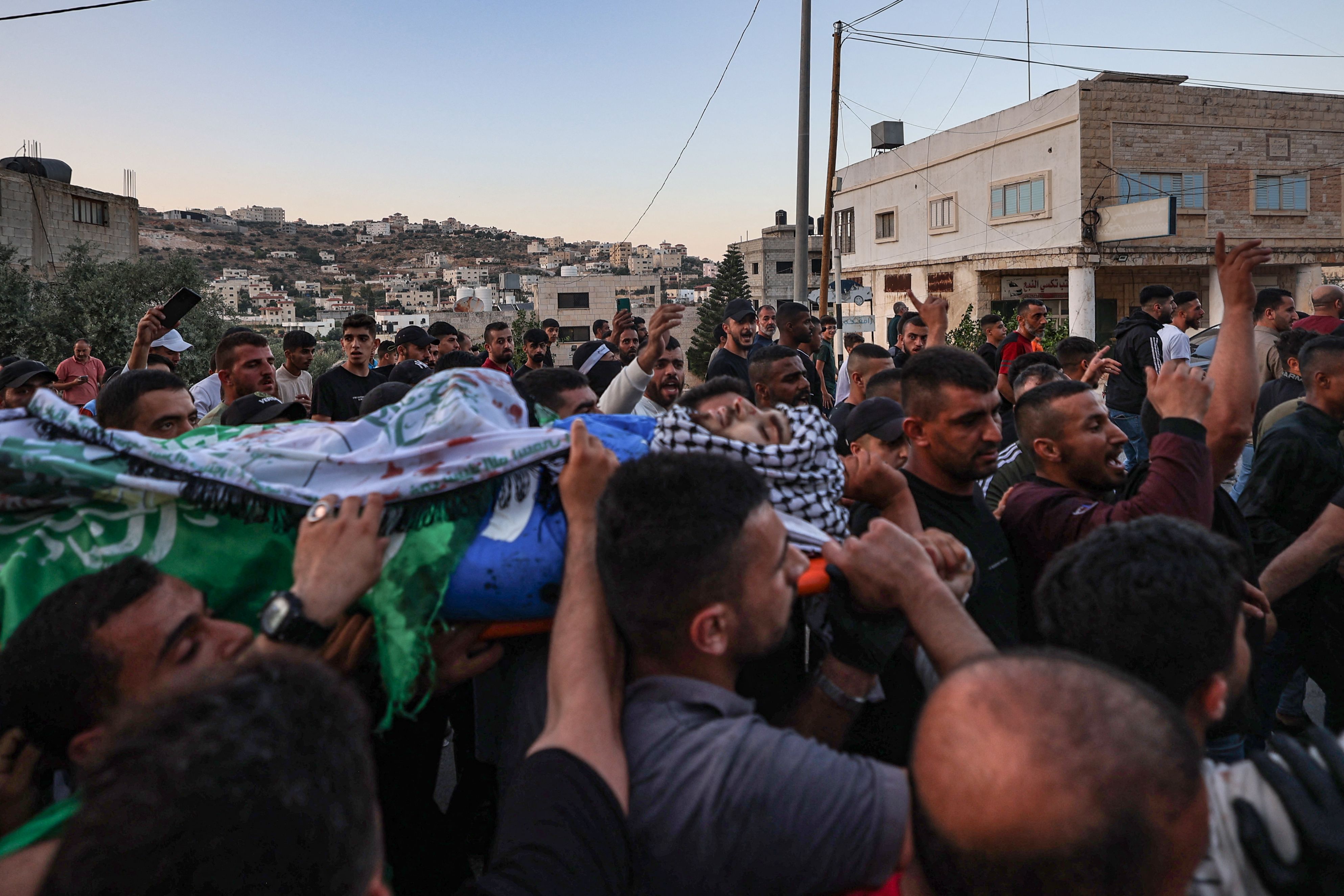 استشهاد الشاب خالد صباح في طوباس بعد تنفيذه عملية إطلاق نار قرب مستوطنة عيلي .. تصوير: "الفرنسية"